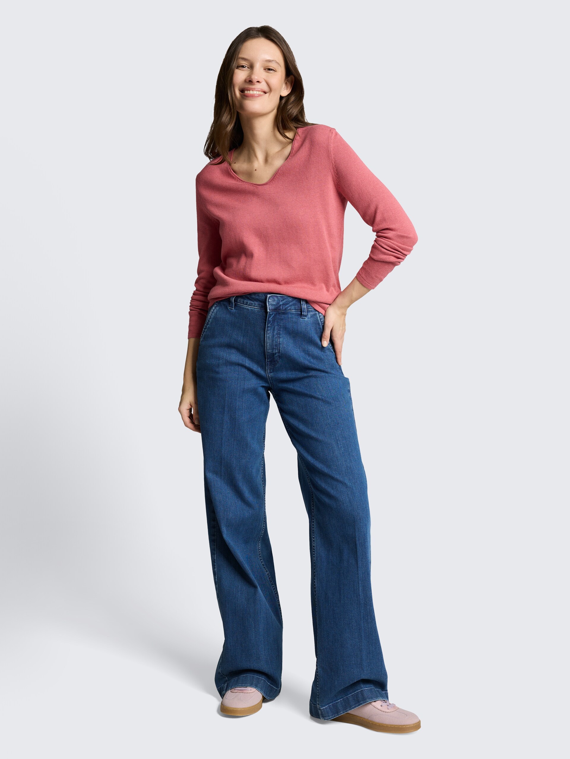 Pullover mit V-Ausschnitt - cozy pink - Model-Vorderansicht