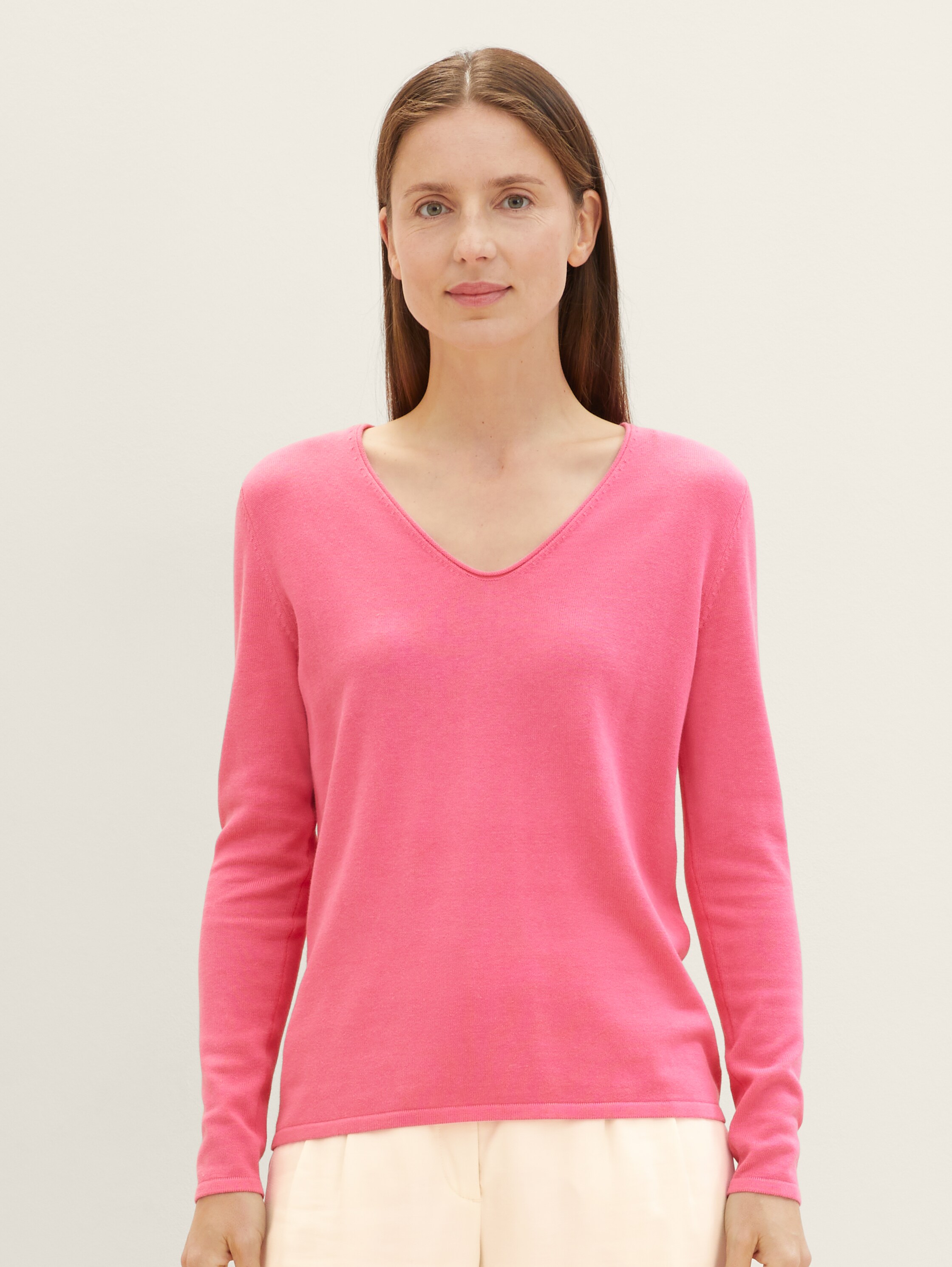 Knitted jumper with V-neck - carmine_pink - 