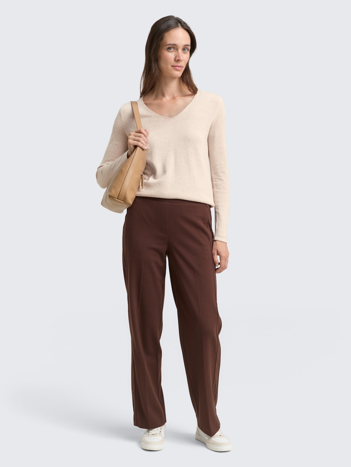 Pullover mit V-Ausschnitt - desert sand melange - Model-Vorderansicht