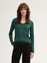 Strickpullover mit V-Ausschnitt - explorer green - Ausschnitt Model-Vorderansicht