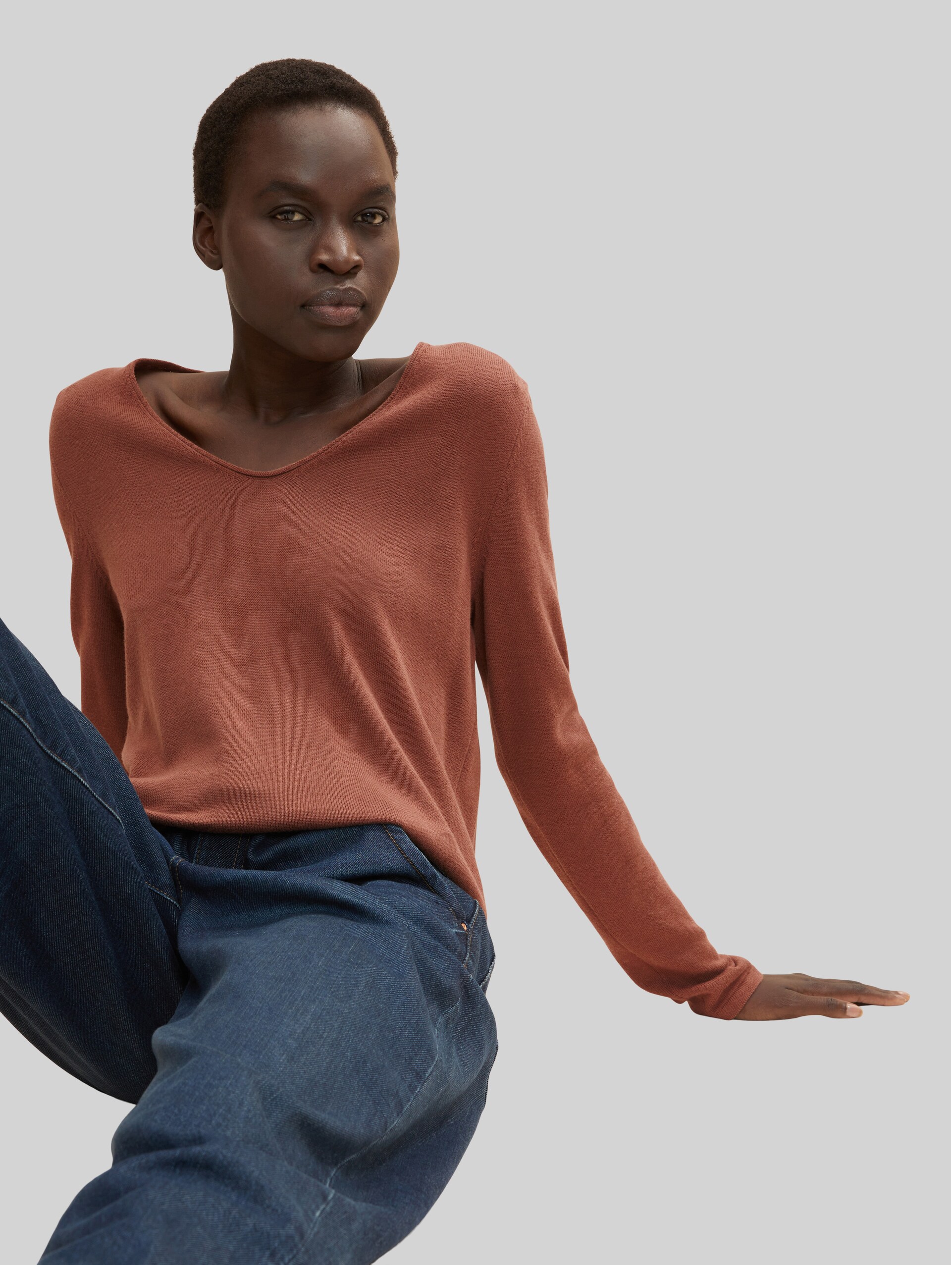 Strickpullover mit V-Ausschnitt - grounded brown