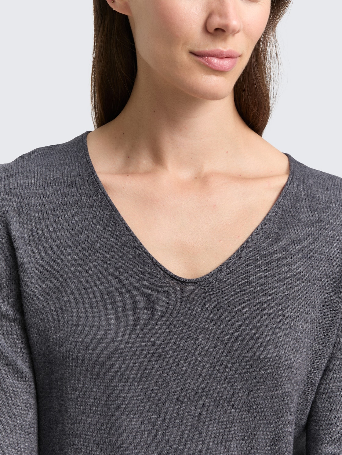 Strickpullover mit V-Ausschnitt - evident anthracite melange - Detail-Model-Ansicht