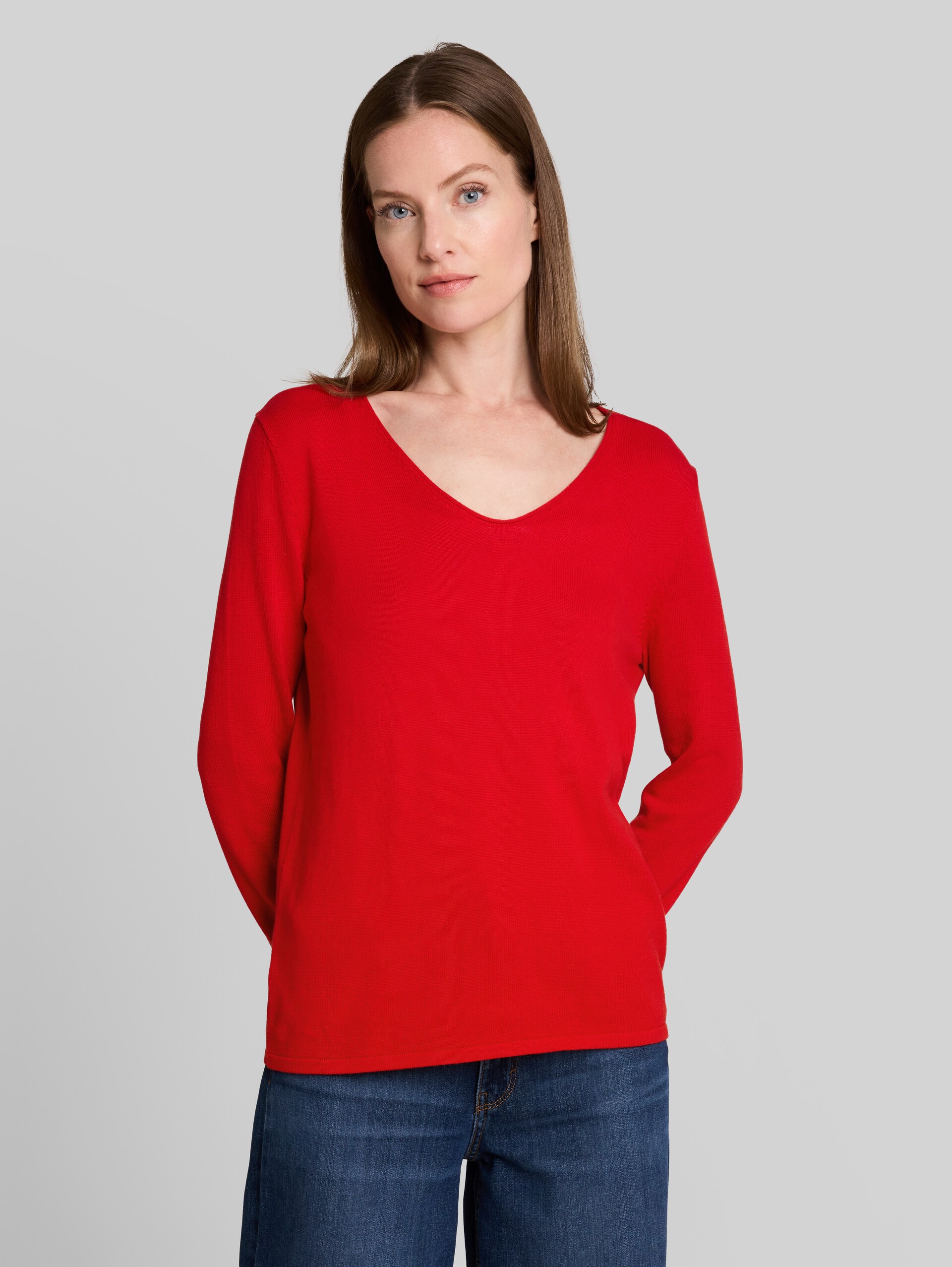 Strickpullover mit V-Ausschnitt - soft scarlet red - Ausschnitt Model-Vorderansicht