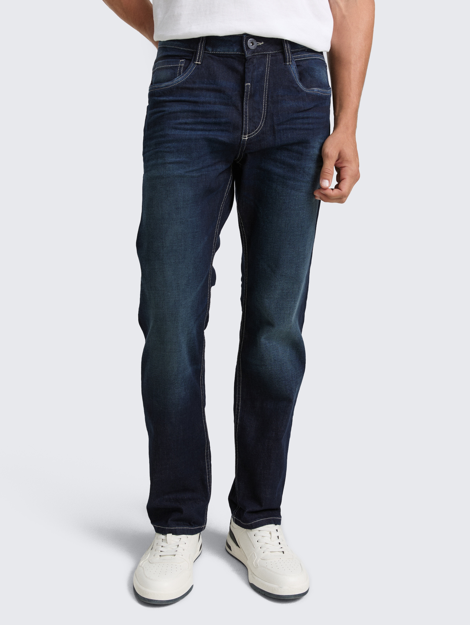 TTTRAD RELAXED Jeans - Used Dark Stone Blue Denim - Ausschnitt Model-Vorderansicht