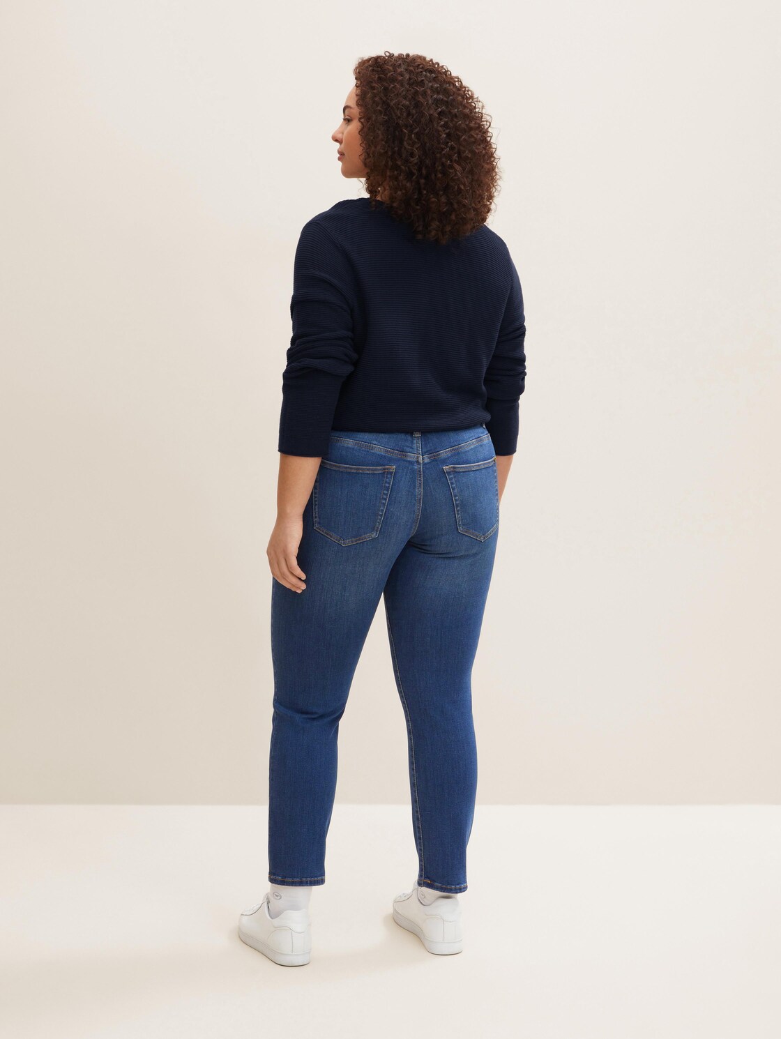 Plus Size - TTPLUS SLIM Jeans - Used Mid Stone Blue Denim - Auschnitt Model-Rückansicht