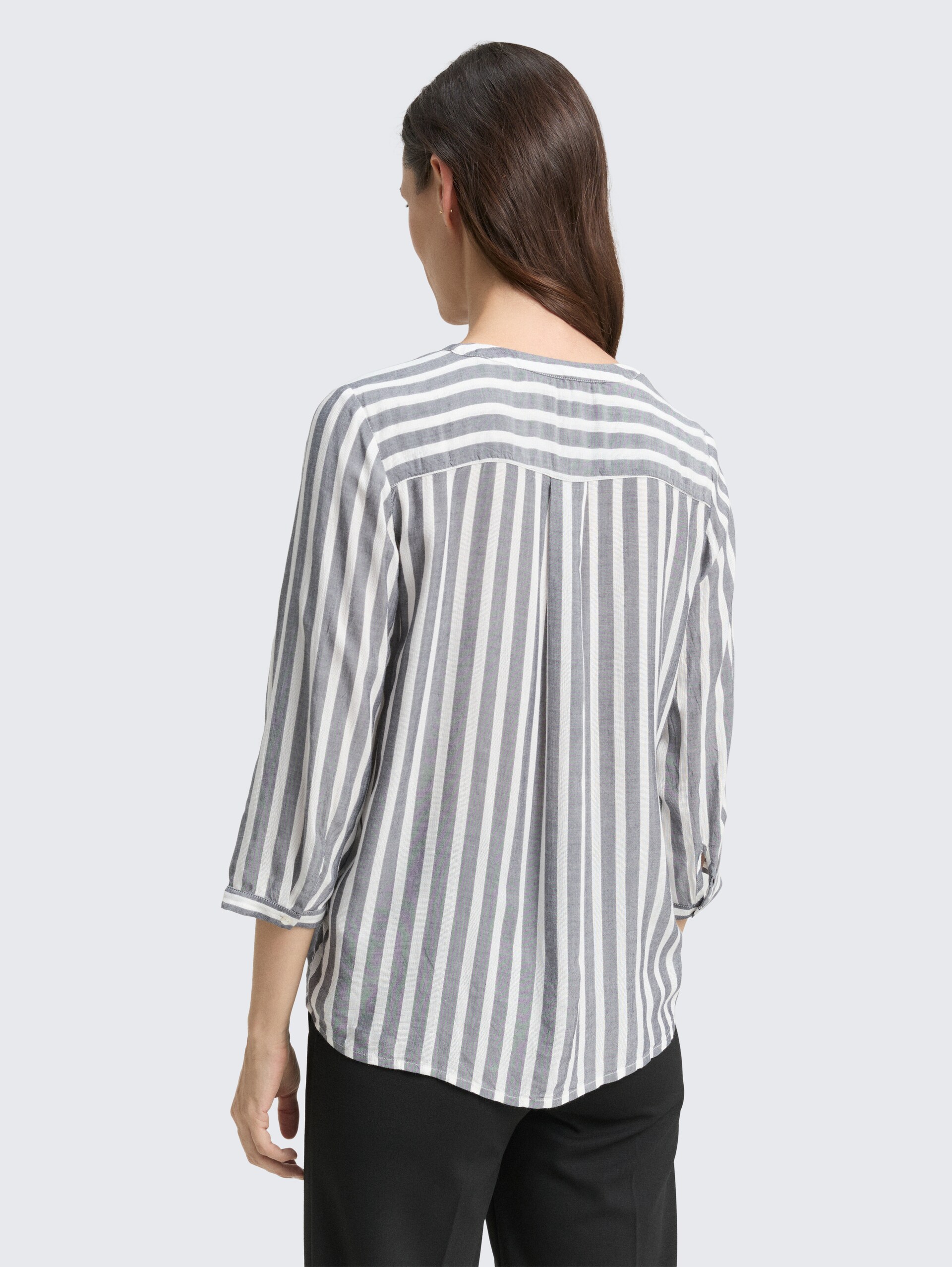 Gestreifte Bluse mit Taschen - offwhite navy vertical stripe - Auschnitt Model-Rückansicht