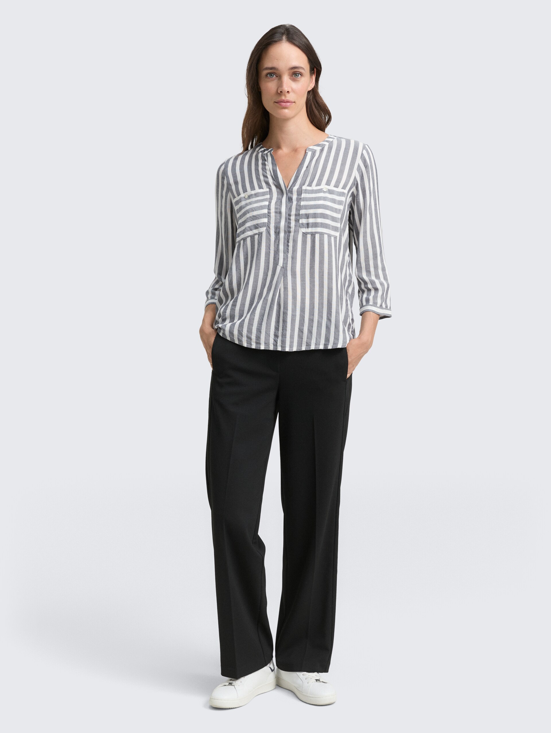 Gestreifte Bluse mit Taschen - offwhite navy vertical stripe - Model-Vorderansicht