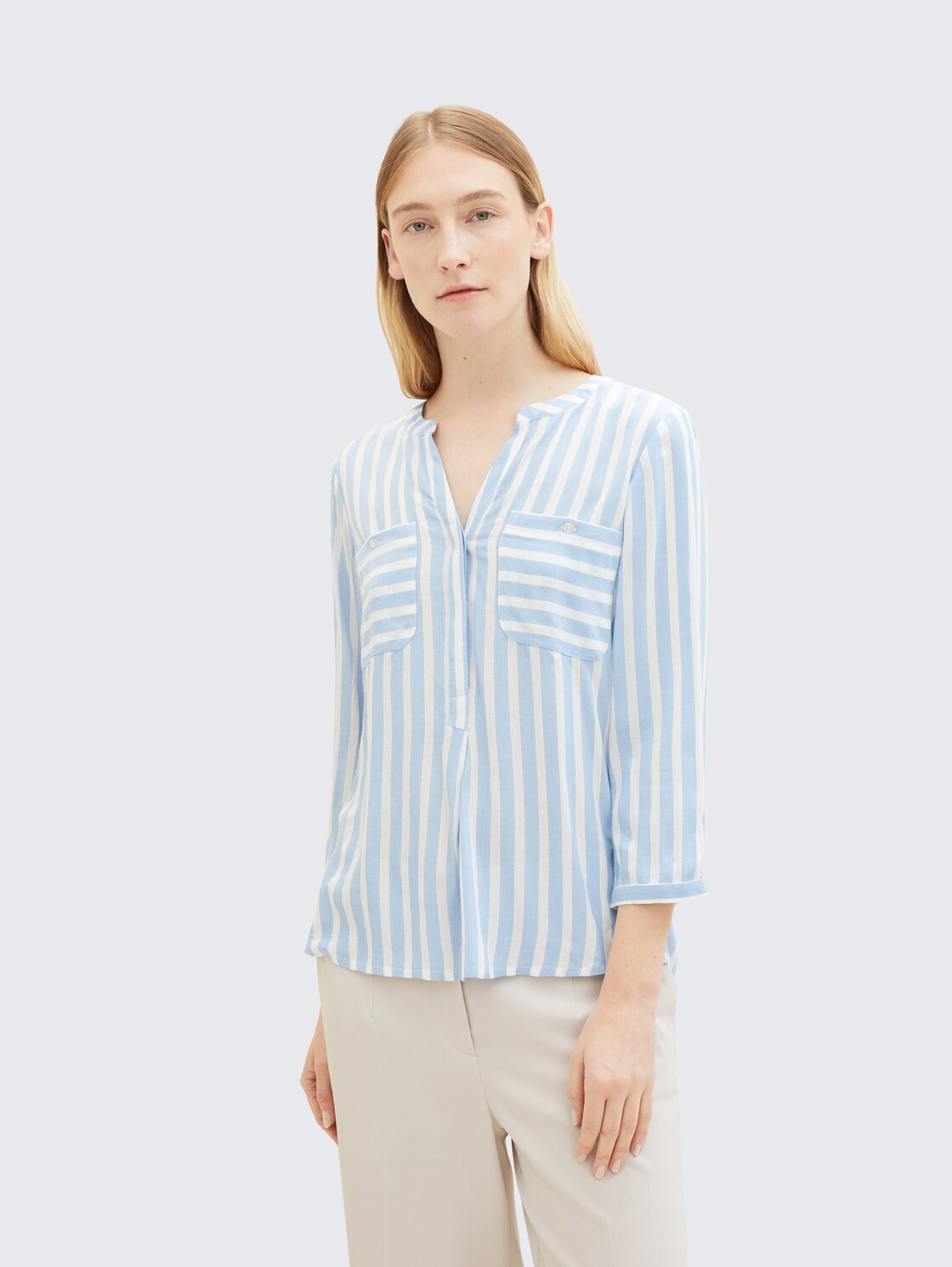 Bluse mit Streifenmuster - offwhite blue vertical stripe - Ausschnitt Model-Vorderansicht