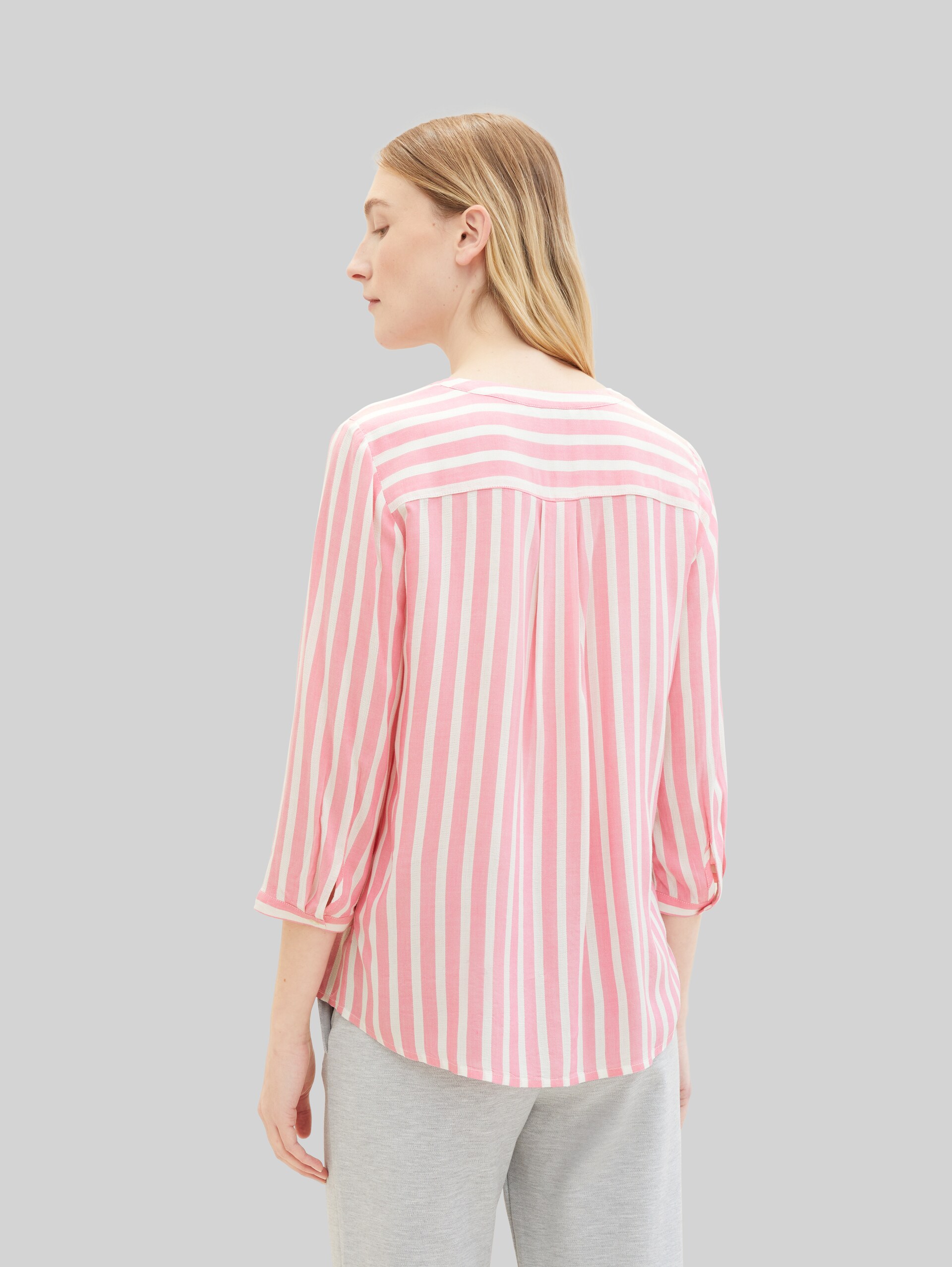 Striped blouse with LENZING(TM) ECOVERO(TM) - pink offwhite stripe - Neckline model-back view