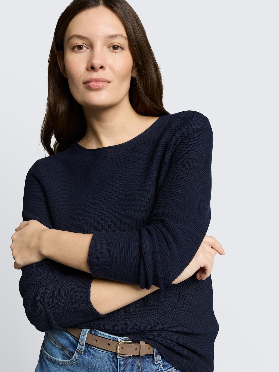 Strickpullover mit Rundhalsausschnitt - sky captain blue - Detail-Model-Ansicht