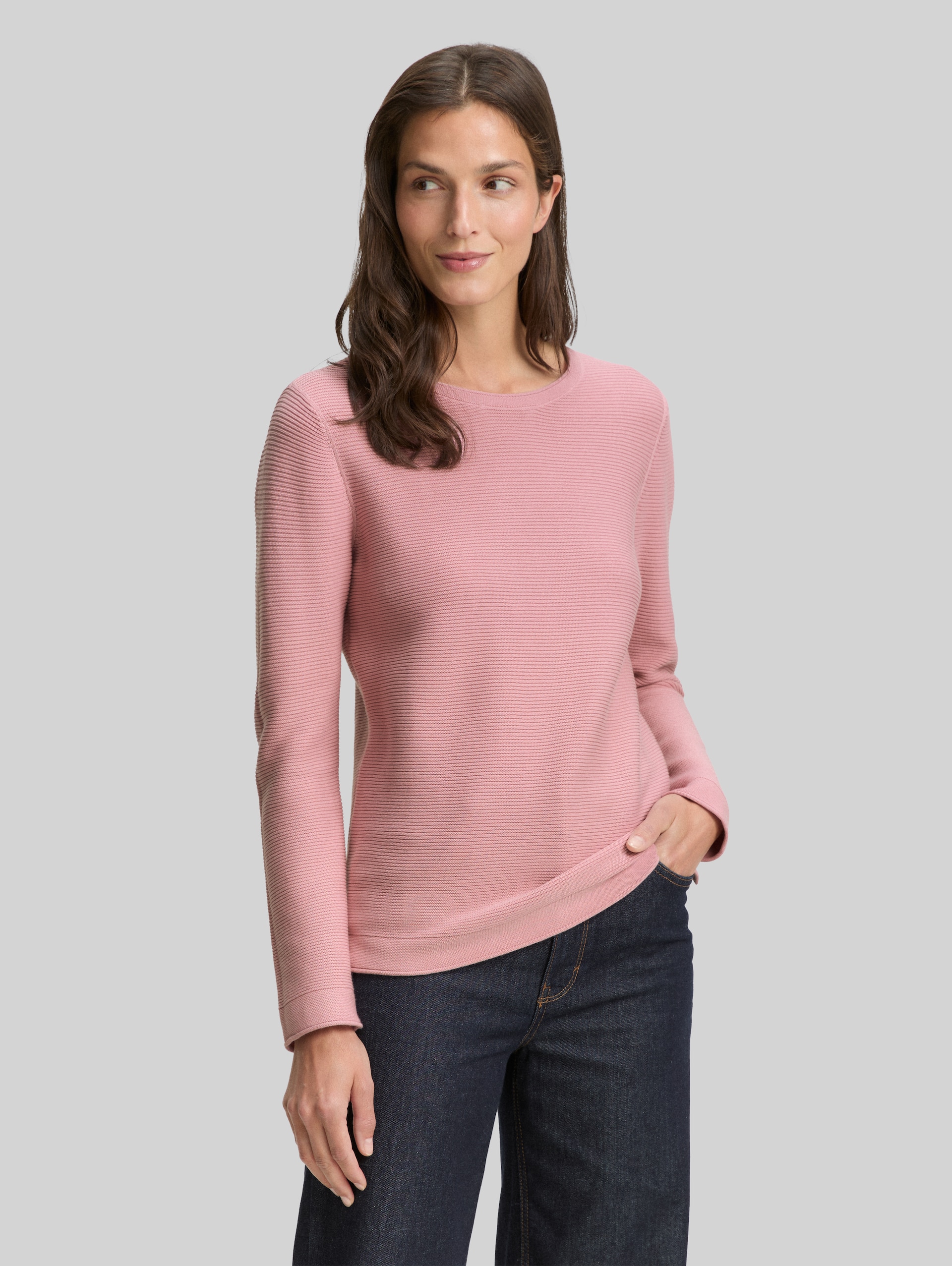 Strickpullover aus Baumwolle - Morning Pink - Ausschnitt Model-Vorderansicht