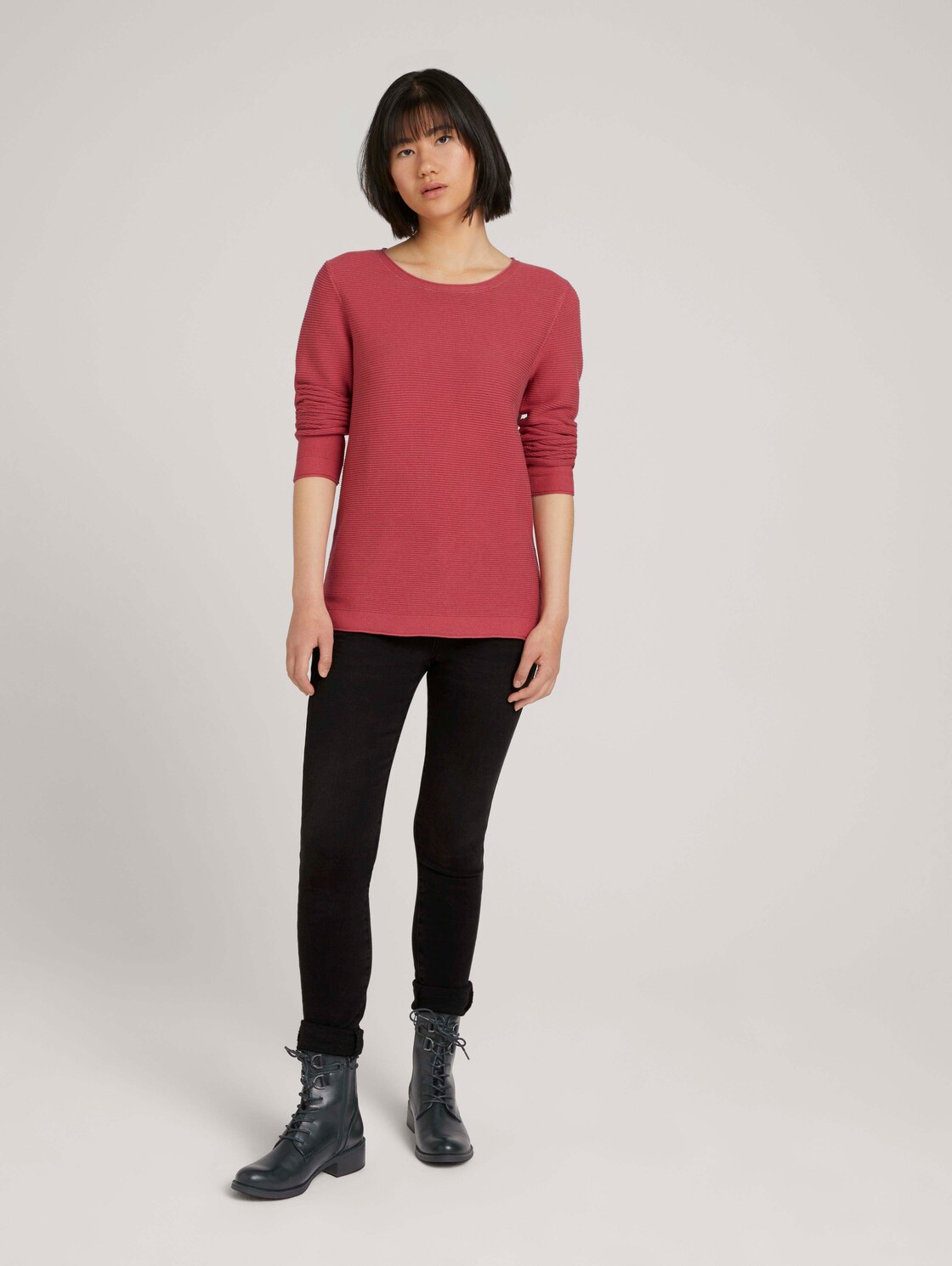 Strickpullover mit Rundhalsausschnitt - cozy pink - Model-Vorderansicht