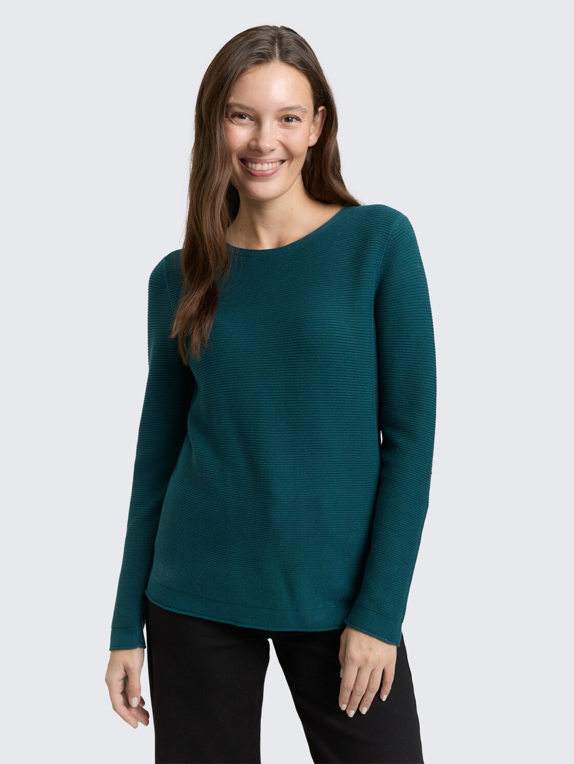 Strickpullover aus Baumwolle - Deep Meadow Green - Ausschnitt Model-Vorderansicht