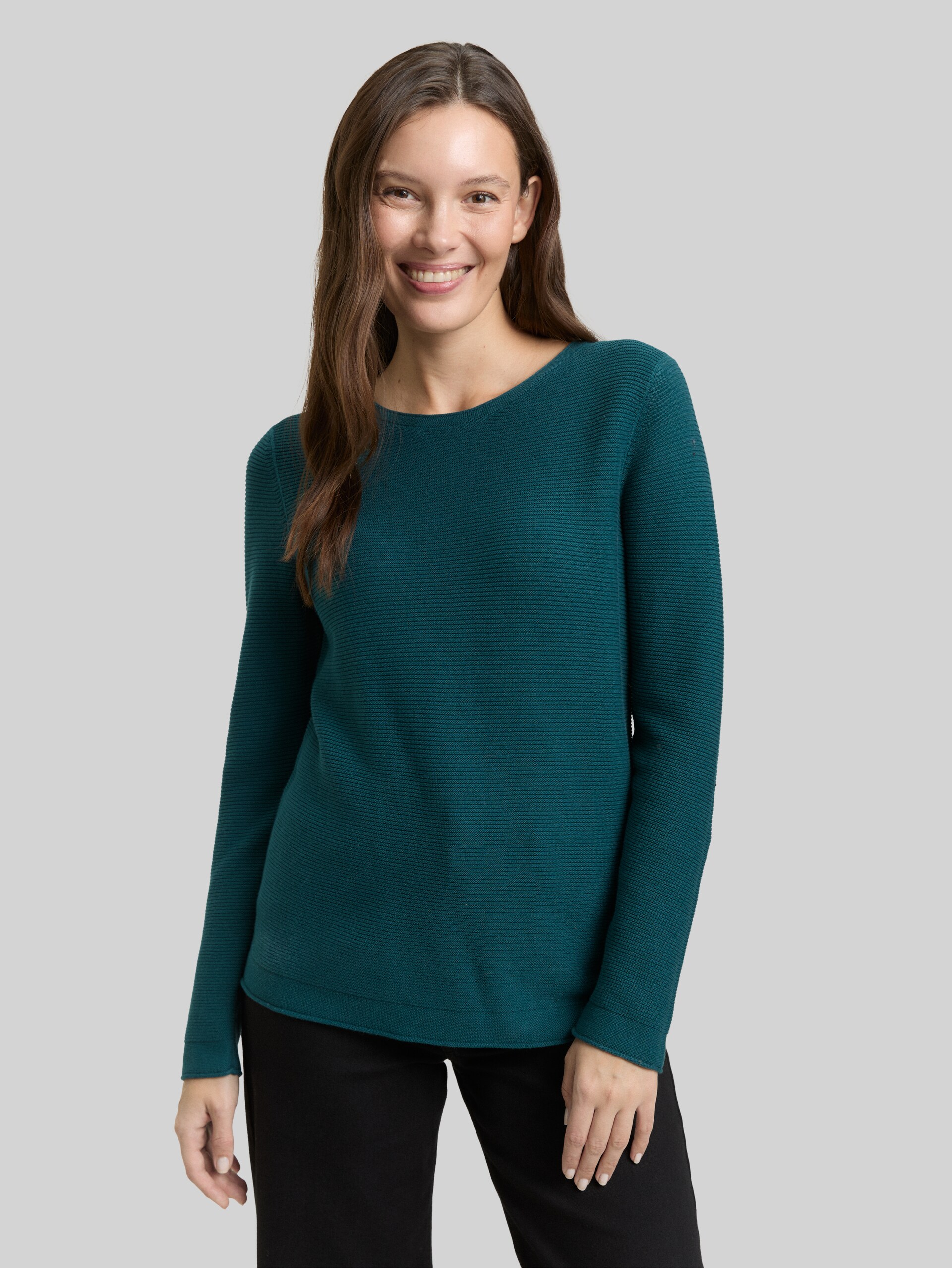 Pull en maille de coton - Deep Meadow Green - Découpe Vue de face du modèle