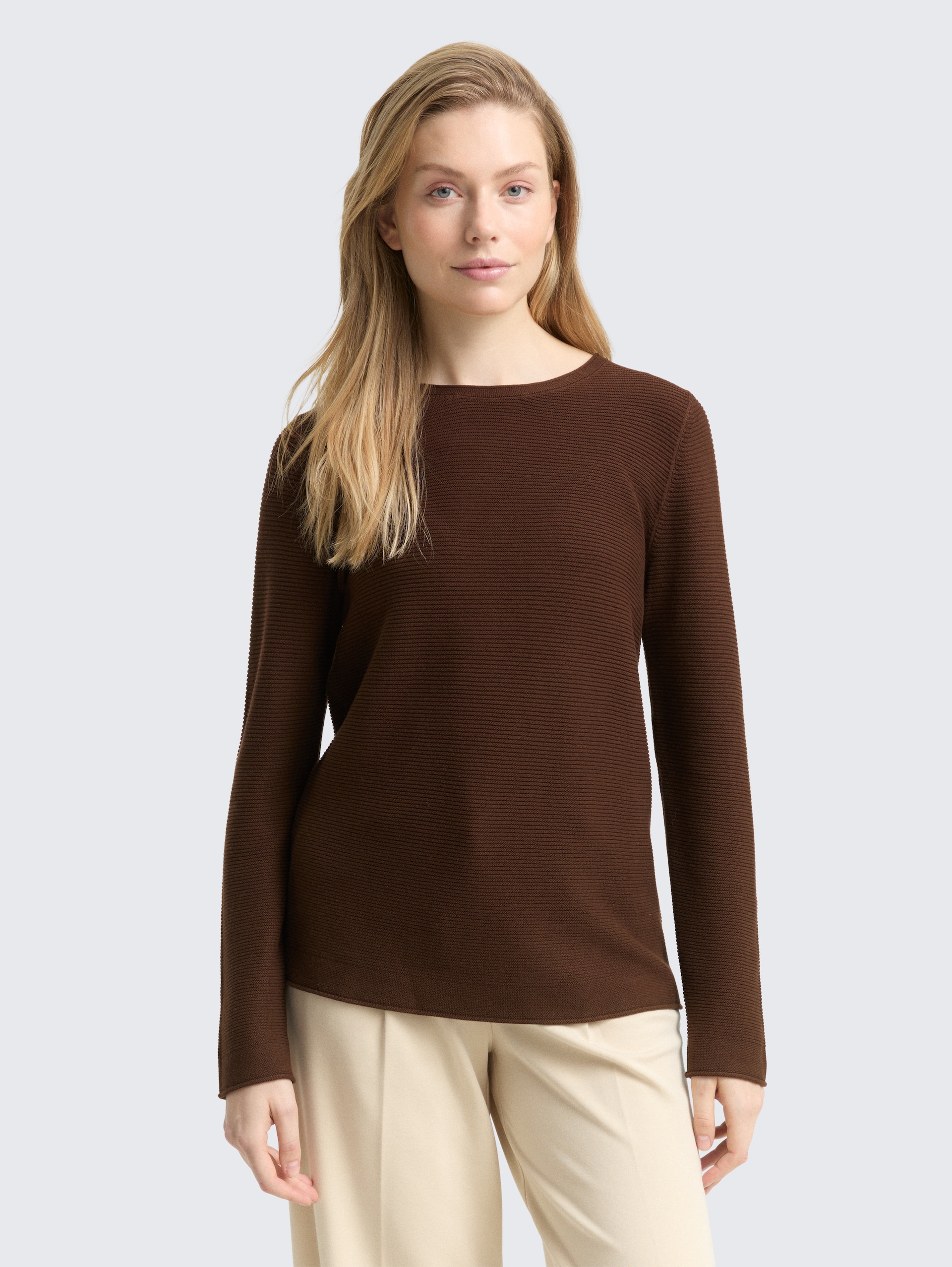 Strickpullover aus Baumwolle - dark pecan brown - Ausschnitt Model-Vorderansicht