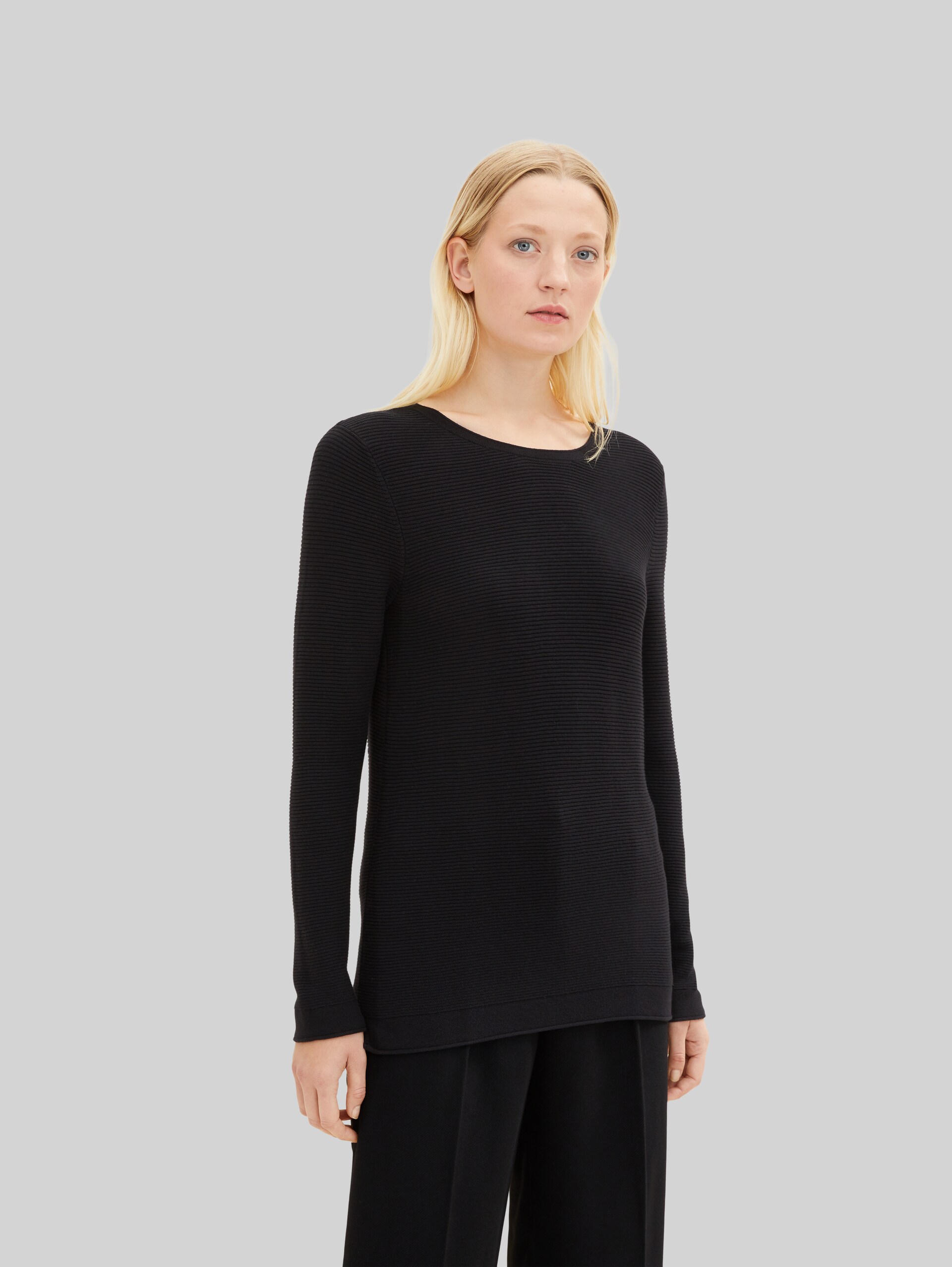 Strickpullover aus Baumwolle - Black - Ausschnitt Model-Vorderansicht