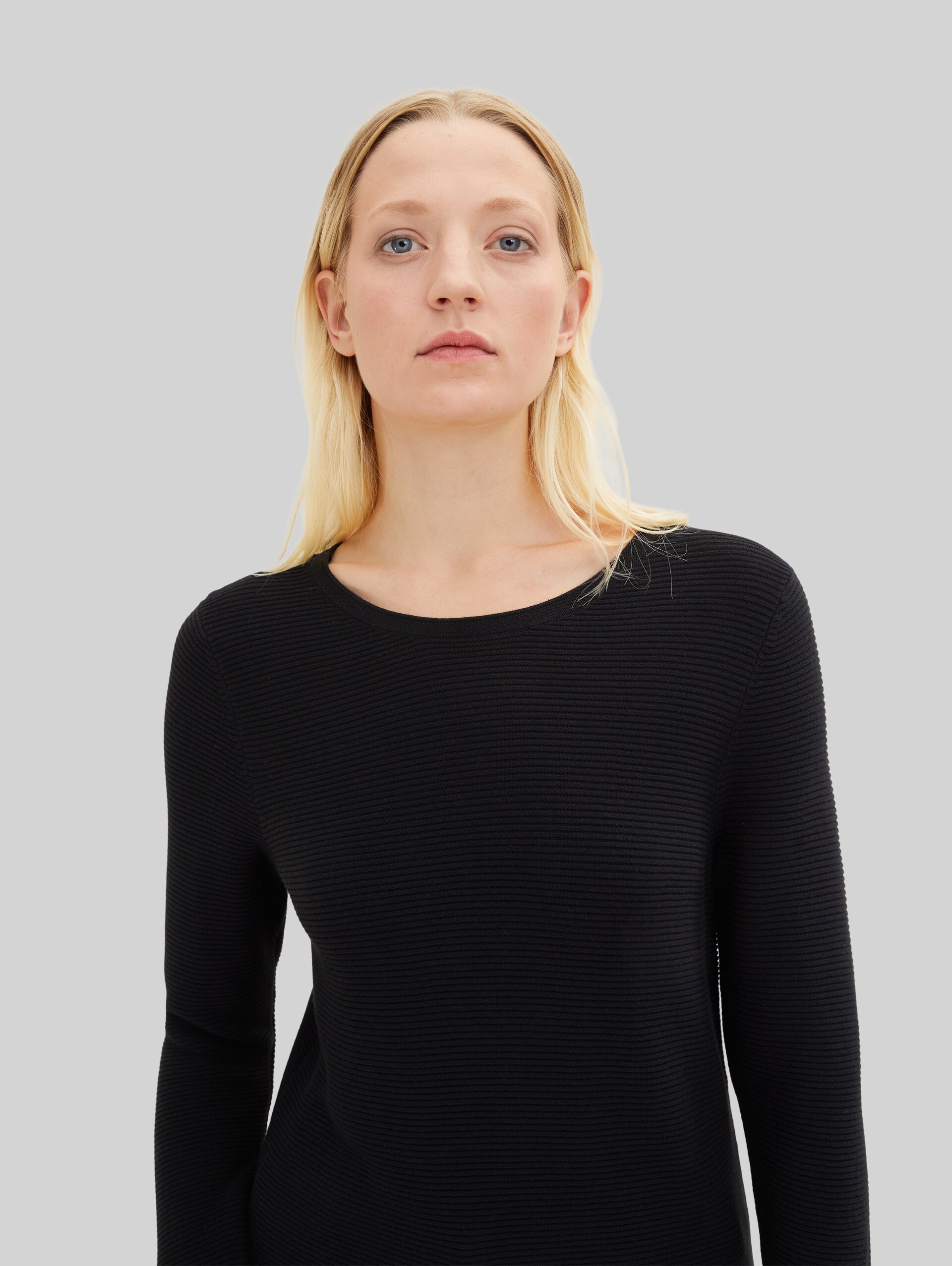 Strickpullover aus Baumwolle - Black - Detail-Model-Ansicht