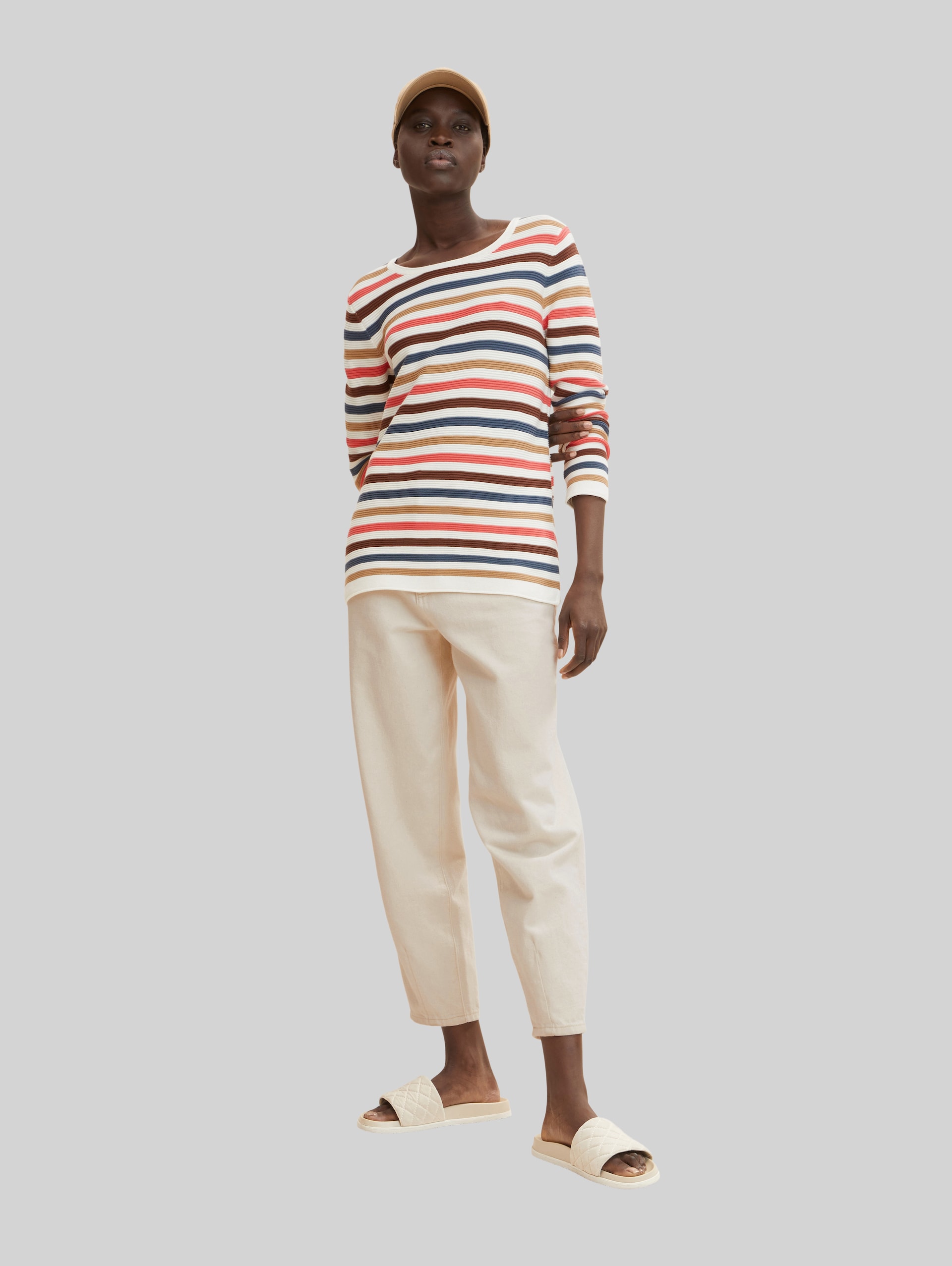 Gebreide trui van katoen - pink multicolor stripe - Model vooraanzicht