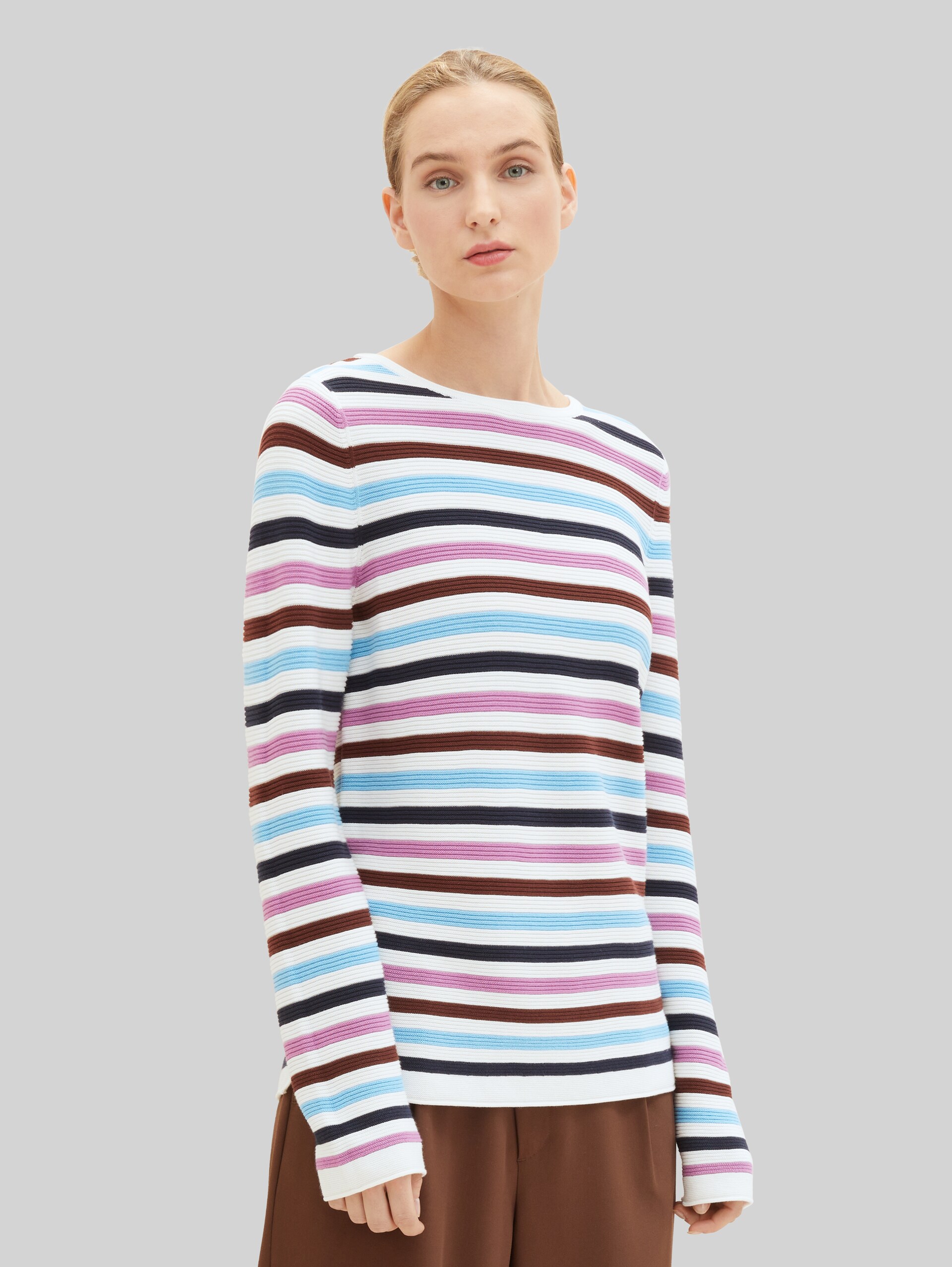 Cotton knitted jumper - mauvy ottoman stripe - Neckline model front view