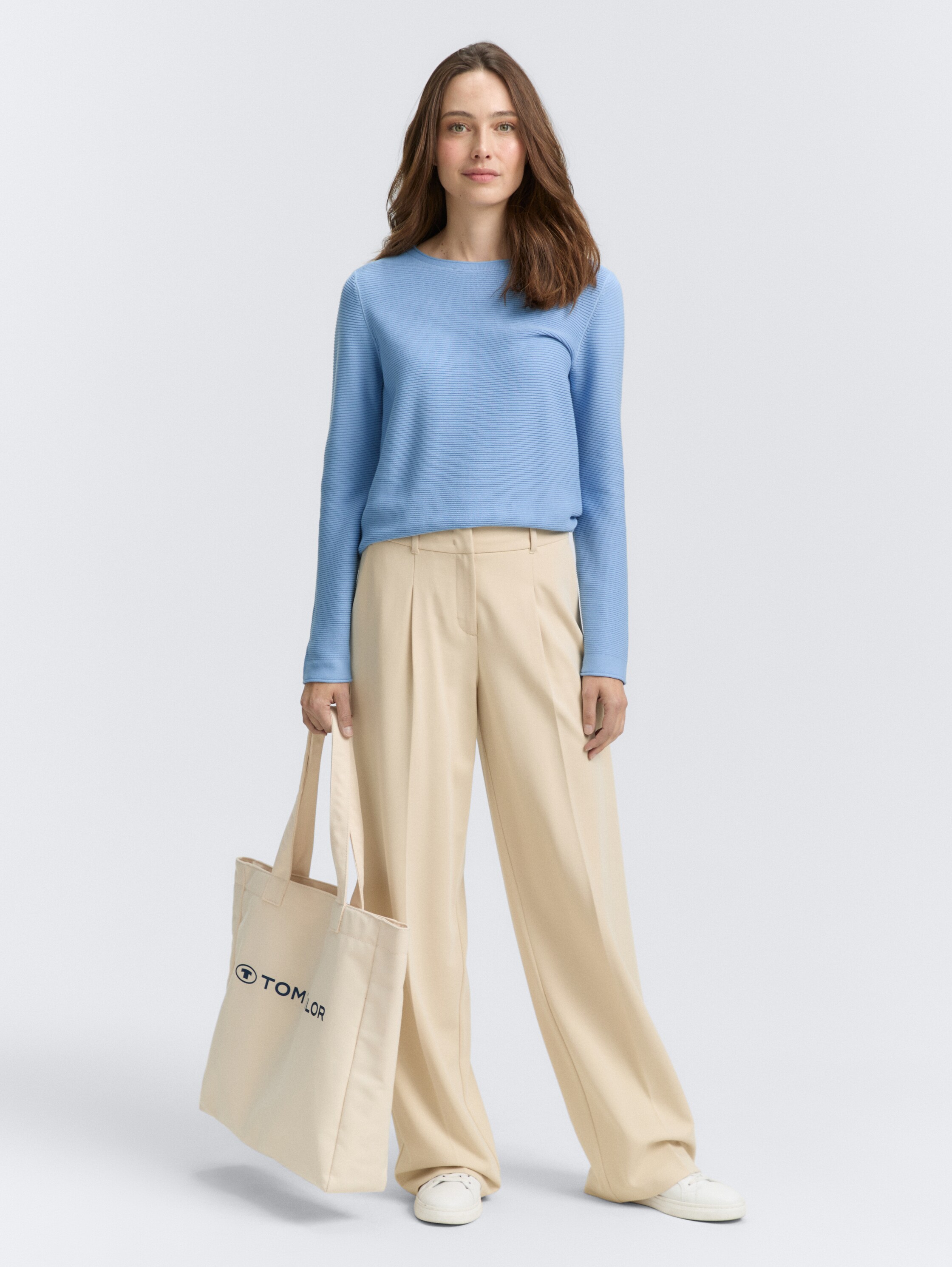 Gebreide trui van katoen - light fjord blue - Model vooraanzicht