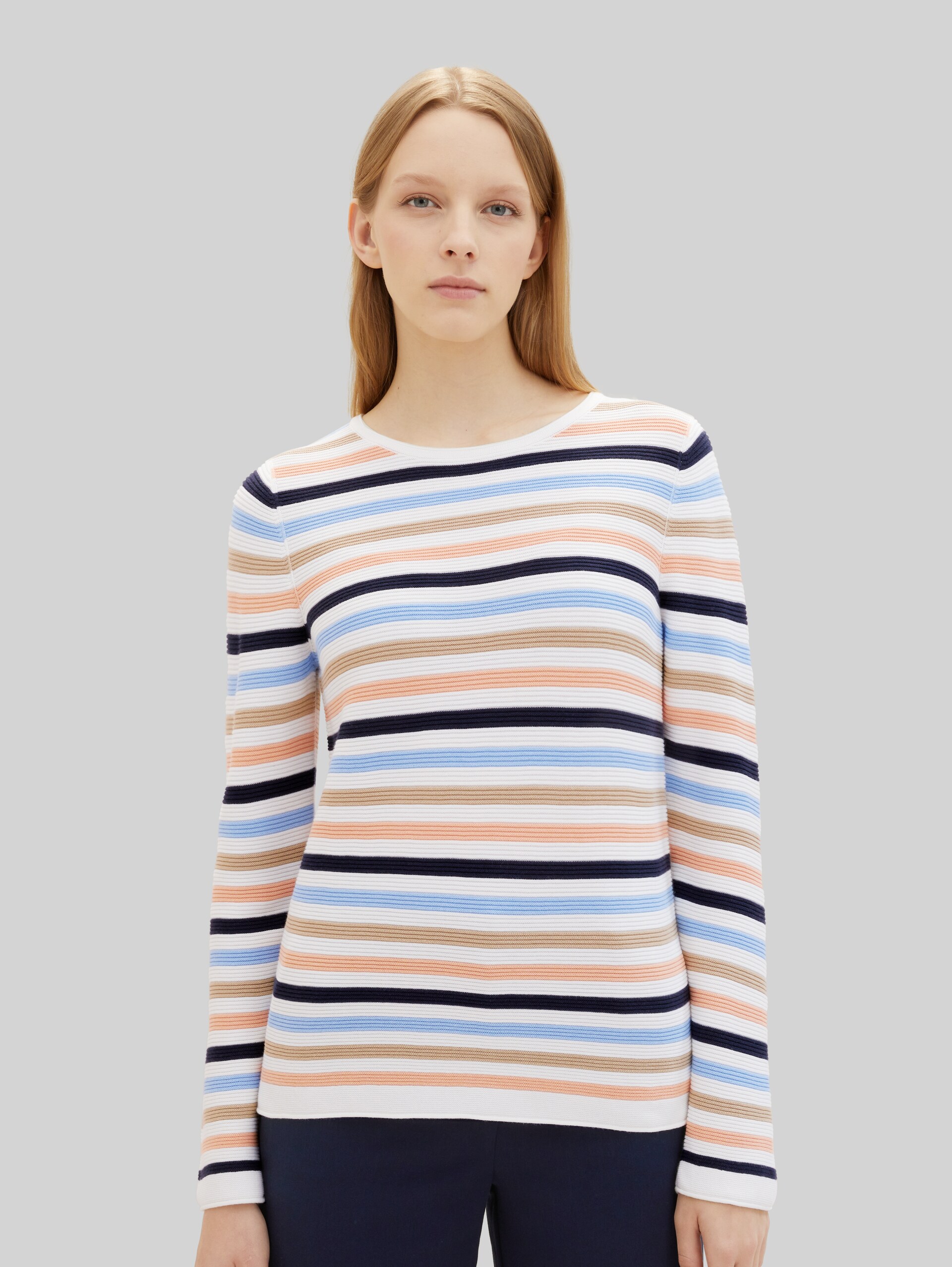 Gebreide trui van katoen - peach blue ottoman stripe - Nek model vooraanzicht