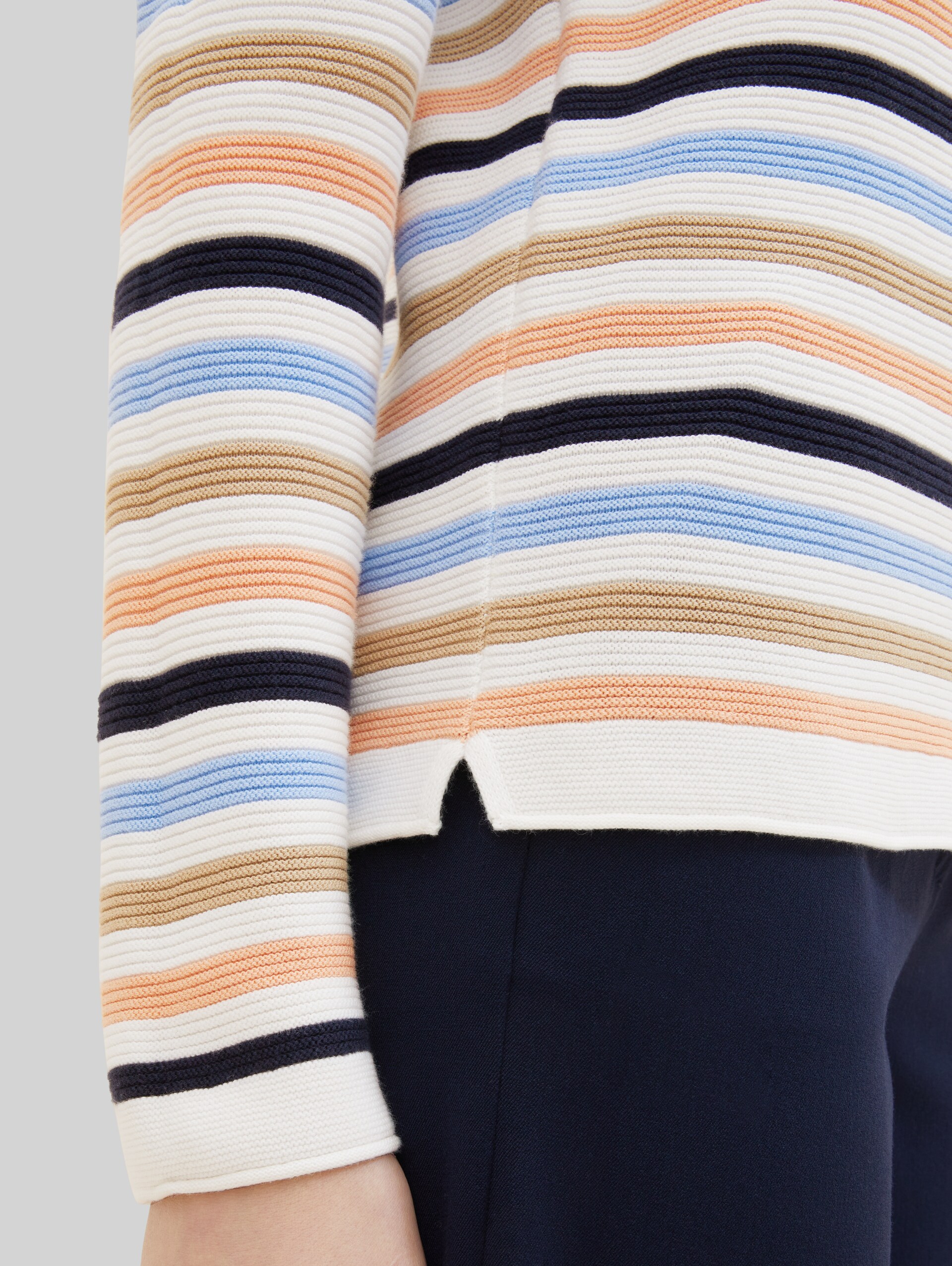 Gebreide trui van katoen - peach blue ottoman stripe - Detailaanzicht model