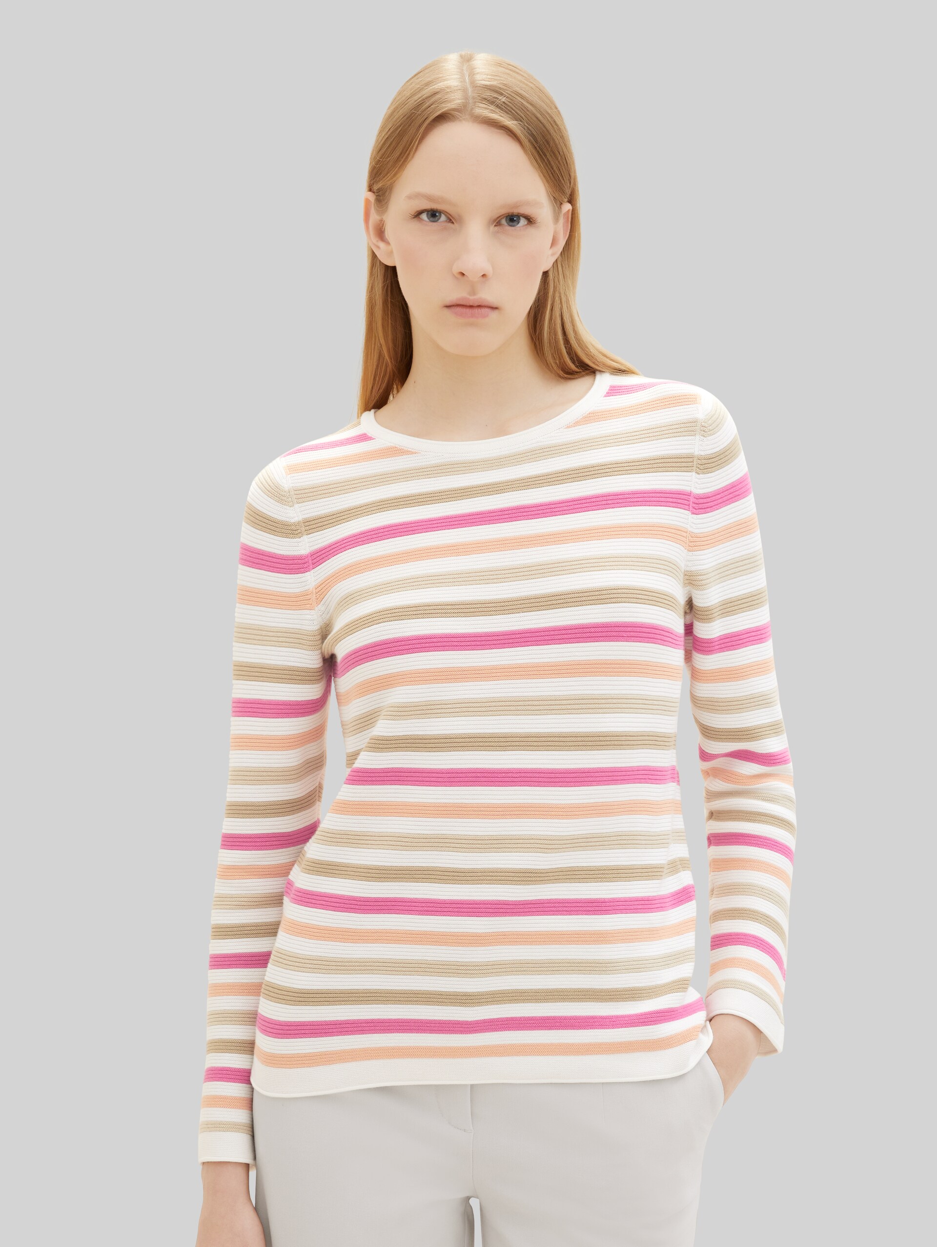 Gebreide trui van katoen - pink peach ottoman stripe - Nek model vooraanzicht