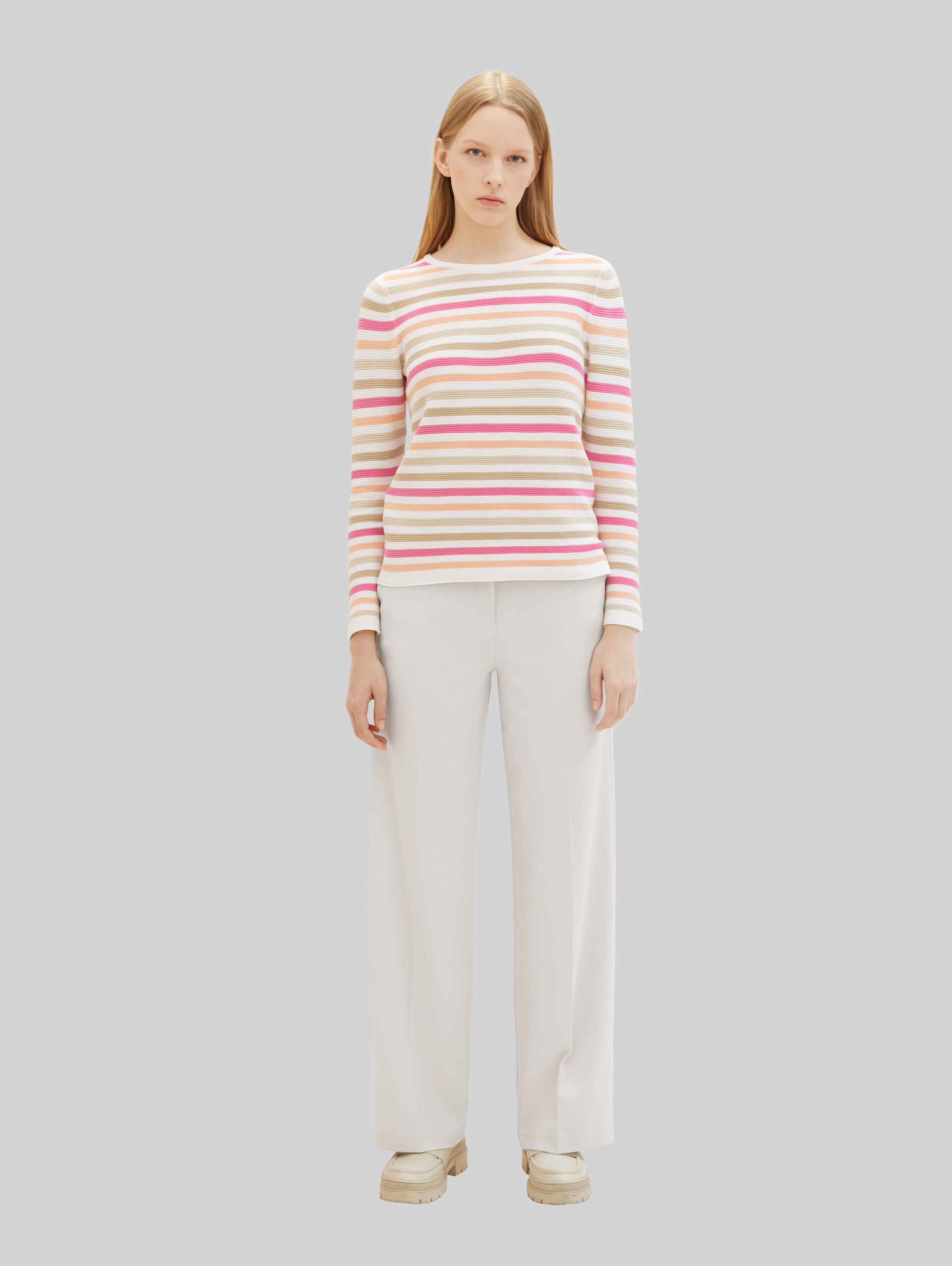 Gebreide trui van katoen - pink peach ottoman stripe - Model vooraanzicht