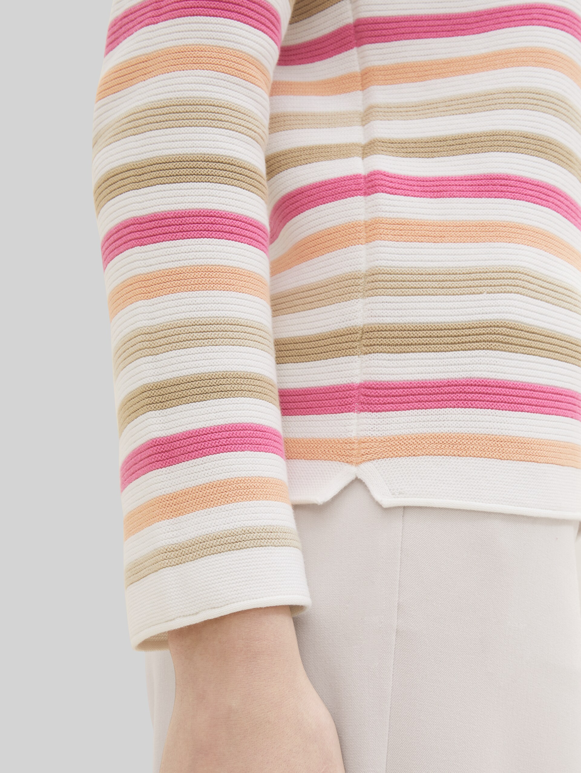 Gebreide trui van katoen - pink peach ottoman stripe - Detailaanzicht model