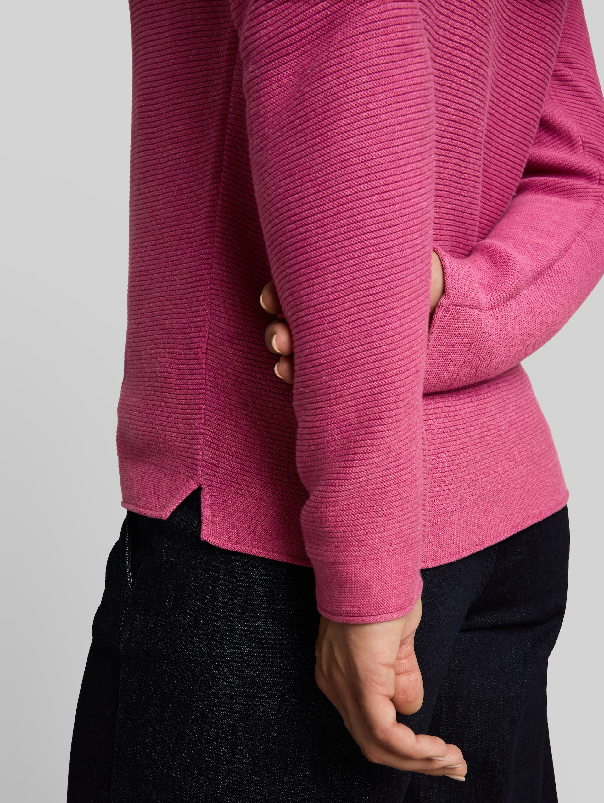 Strickpullover aus Baumwolle - pink velvet melange - Detail-Model-Ansicht