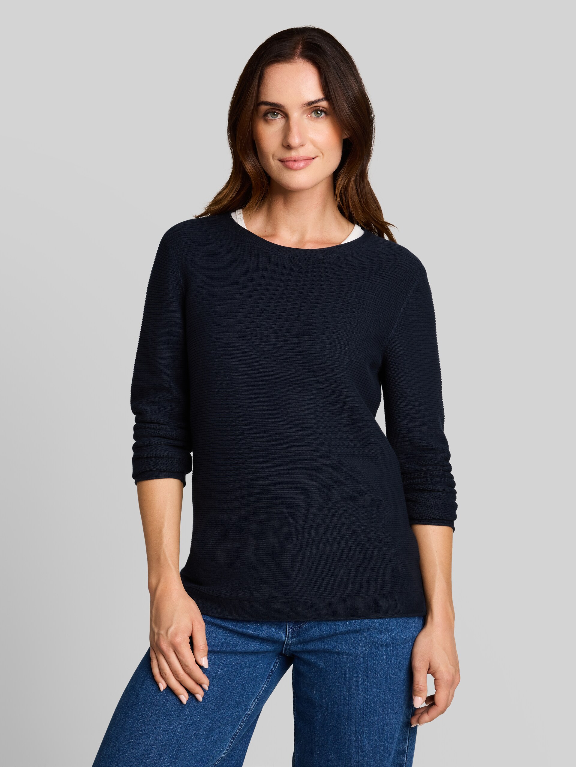 Strickpullover aus Baumwolle - midnight navy blue - Ausschnitt Model-Vorderansicht