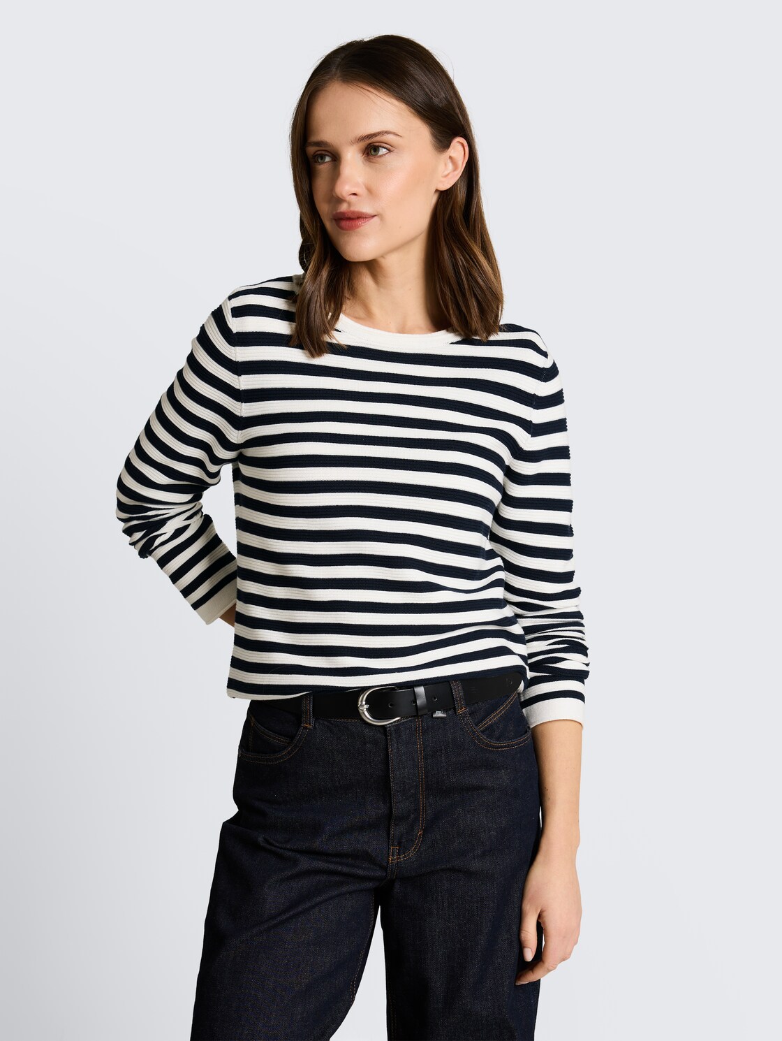 Strickpullover aus Baumwolle - dark navy white stripe - Ausschnitt Model-Vorderansicht