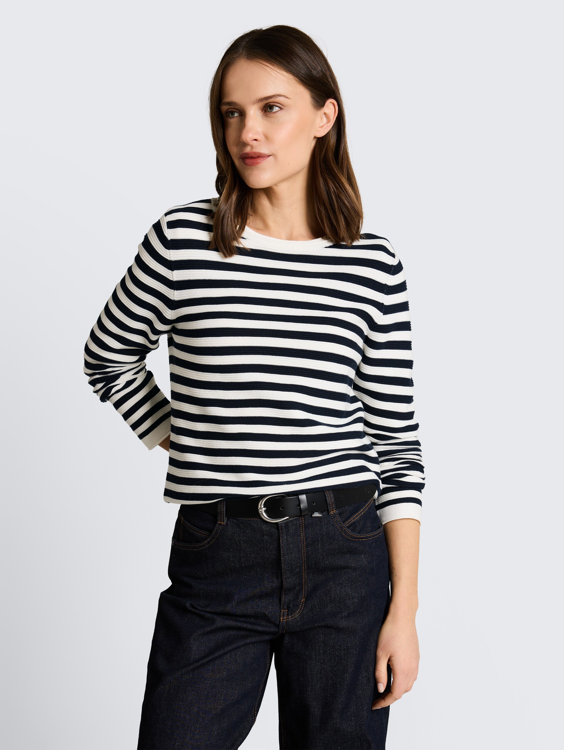 Strickpullover aus Baumwolle - dark navy white stripe - Ausschnitt Model-Vorderansicht