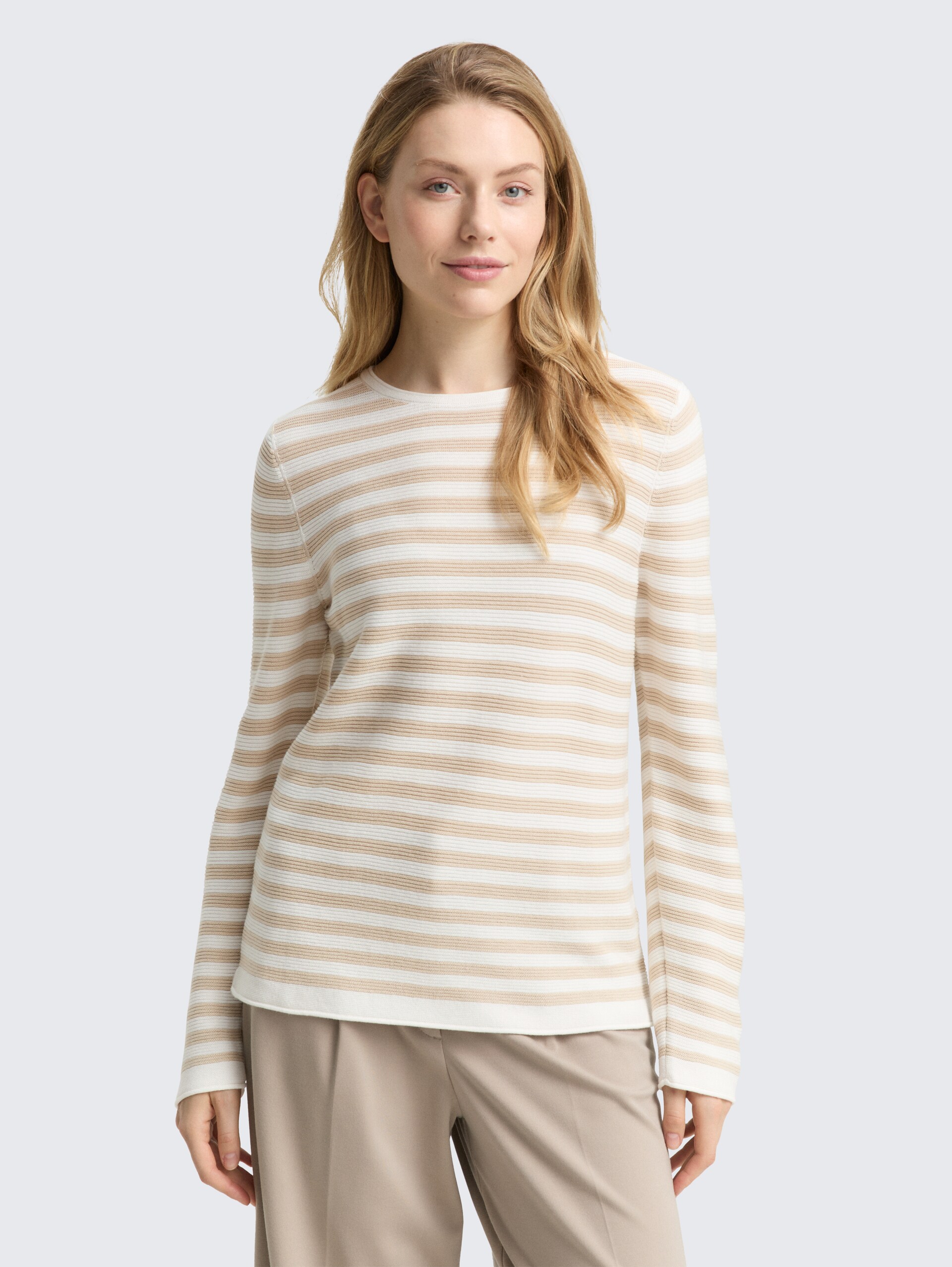 Strickpullover aus Baumwolle - sand stone offwhite stripe - Ausschnitt Model-Vorderansicht