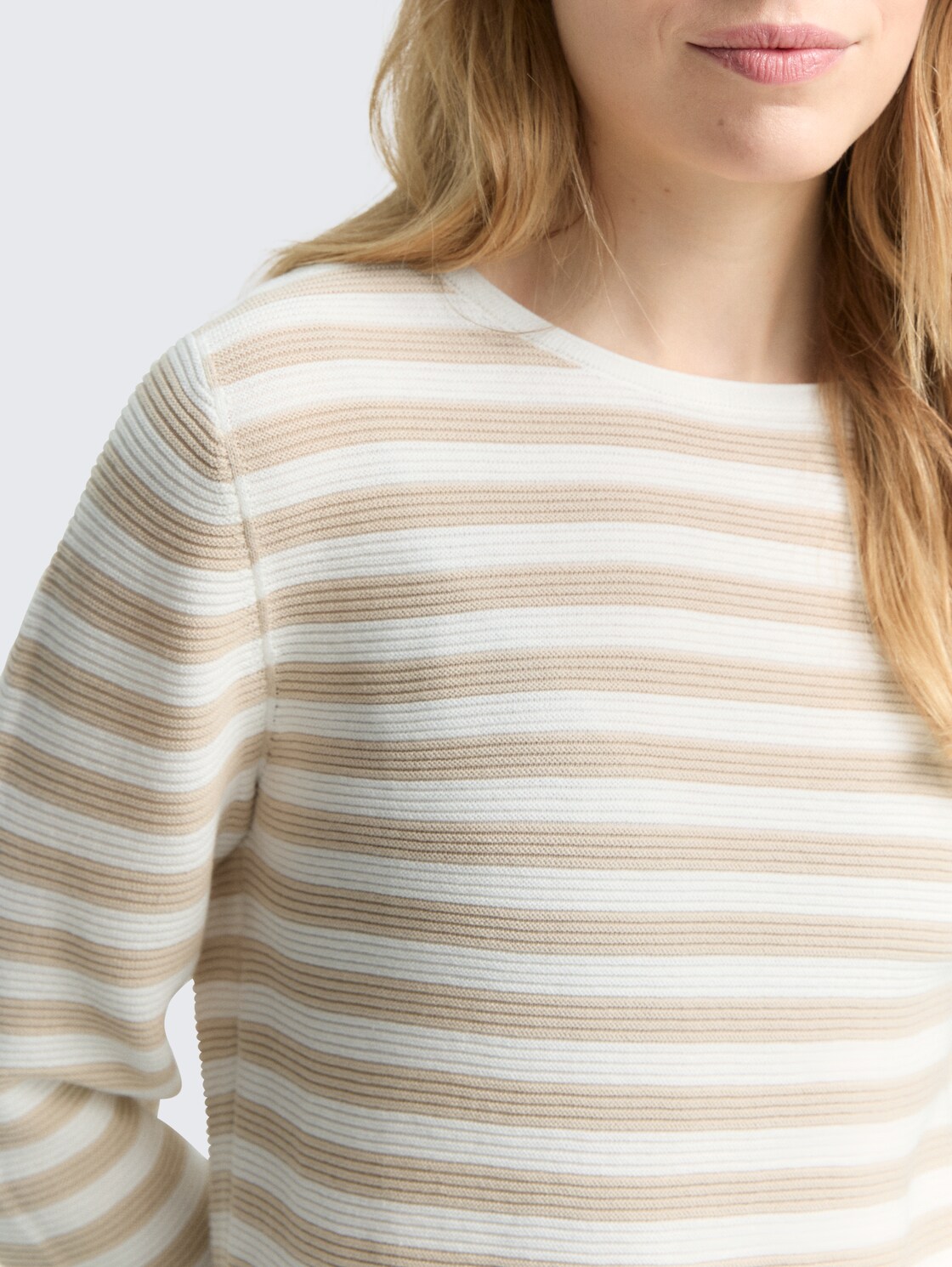 Strickpullover aus Baumwolle - sand stone offwhite stripe - Detail-Model-Ansicht