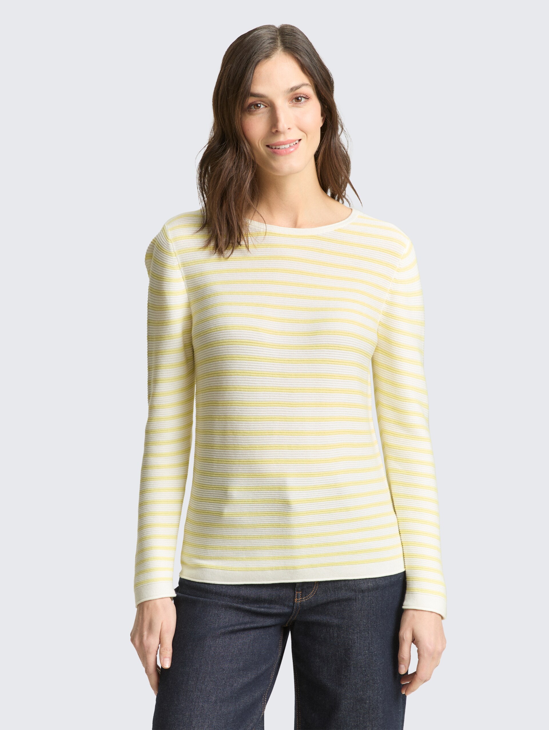 Strickpullover aus Baumwolle - yellow offwhite knit stripe - Ausschnitt Model-Vorderansicht