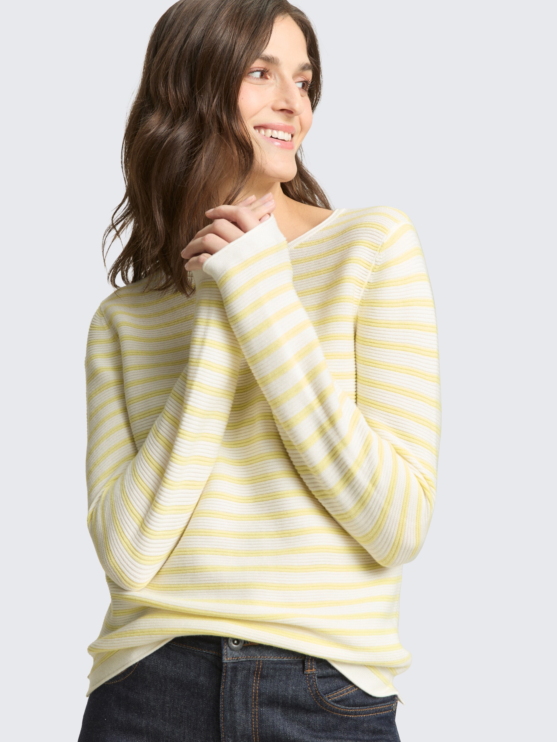 Strickpullover aus Baumwolle - yellow offwhite knit stripe - Detail-Model-Ansicht