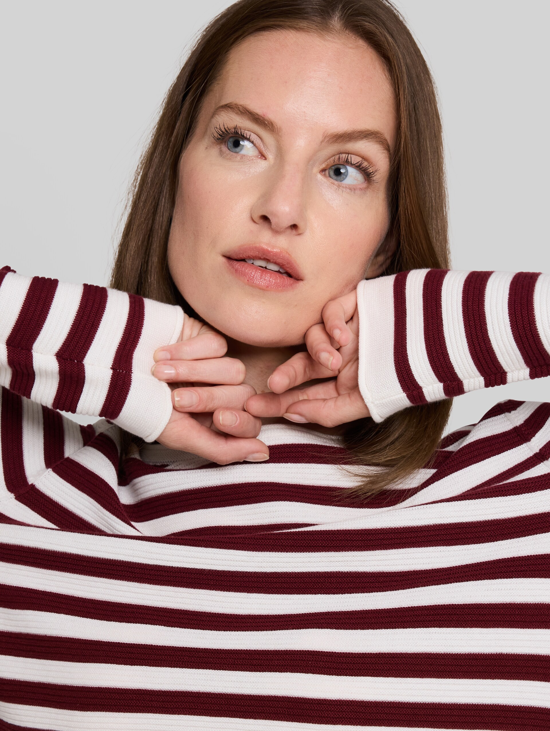 Gebreide trui van katoen - preppy plum stripe - Detailaanzicht model