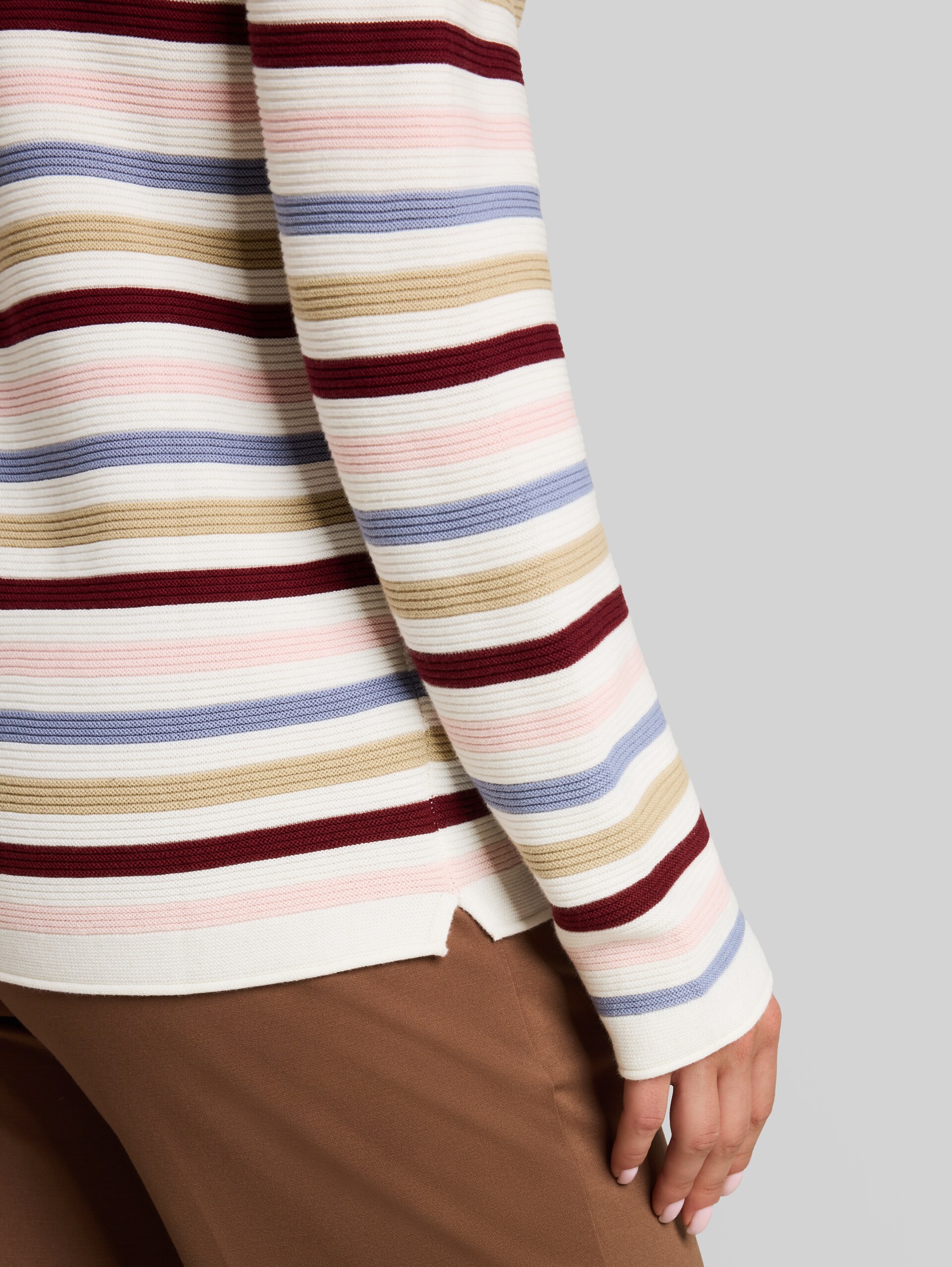 Cotton knitted jumper - rosa beige plum regular stripe - Detail model view