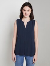 Ärmellose Bluse mit Henley-Ausschnitt - Real Navy Blue - Ausschnitt Model-Vorderansicht