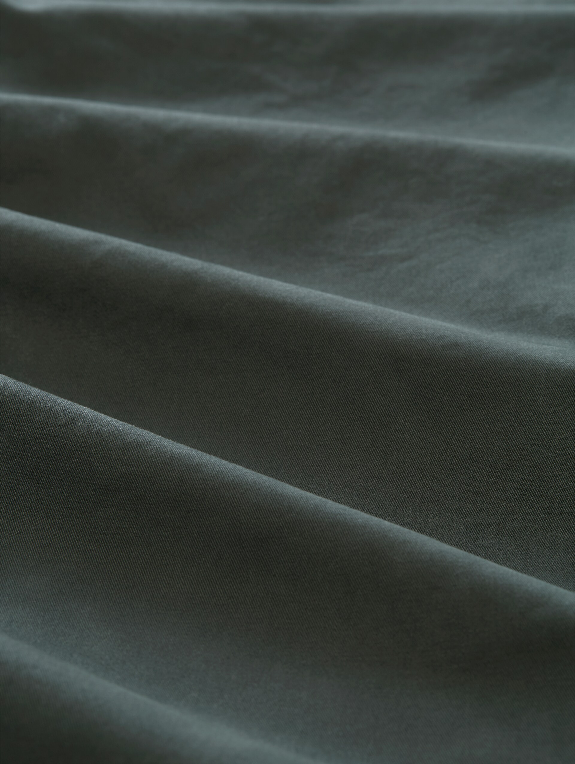 Chino mit Gürtel - Darkest Olive - Material-Ansicht
