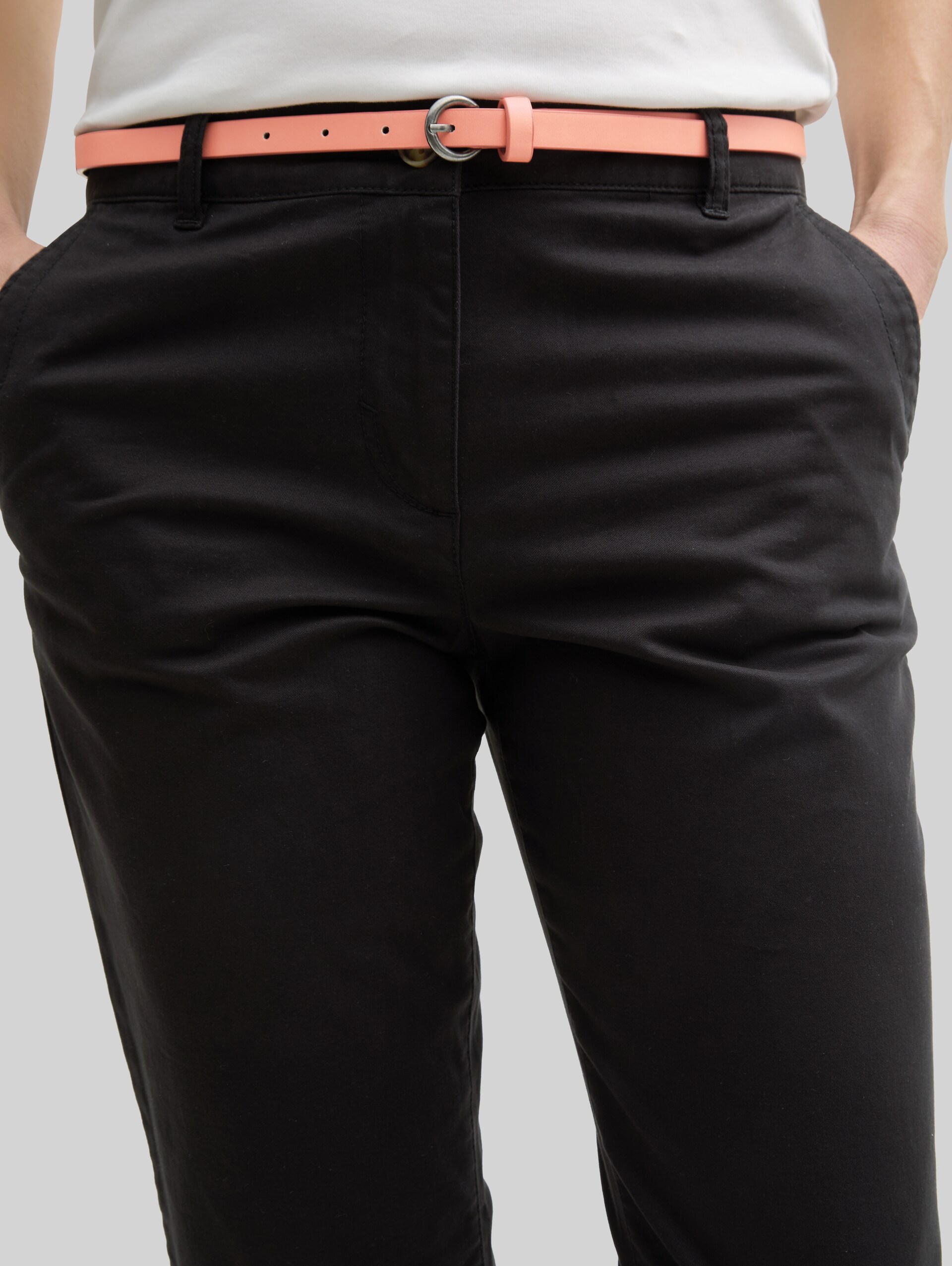 Chino mit Gürtel - deep black - Detail-Model-Ansicht