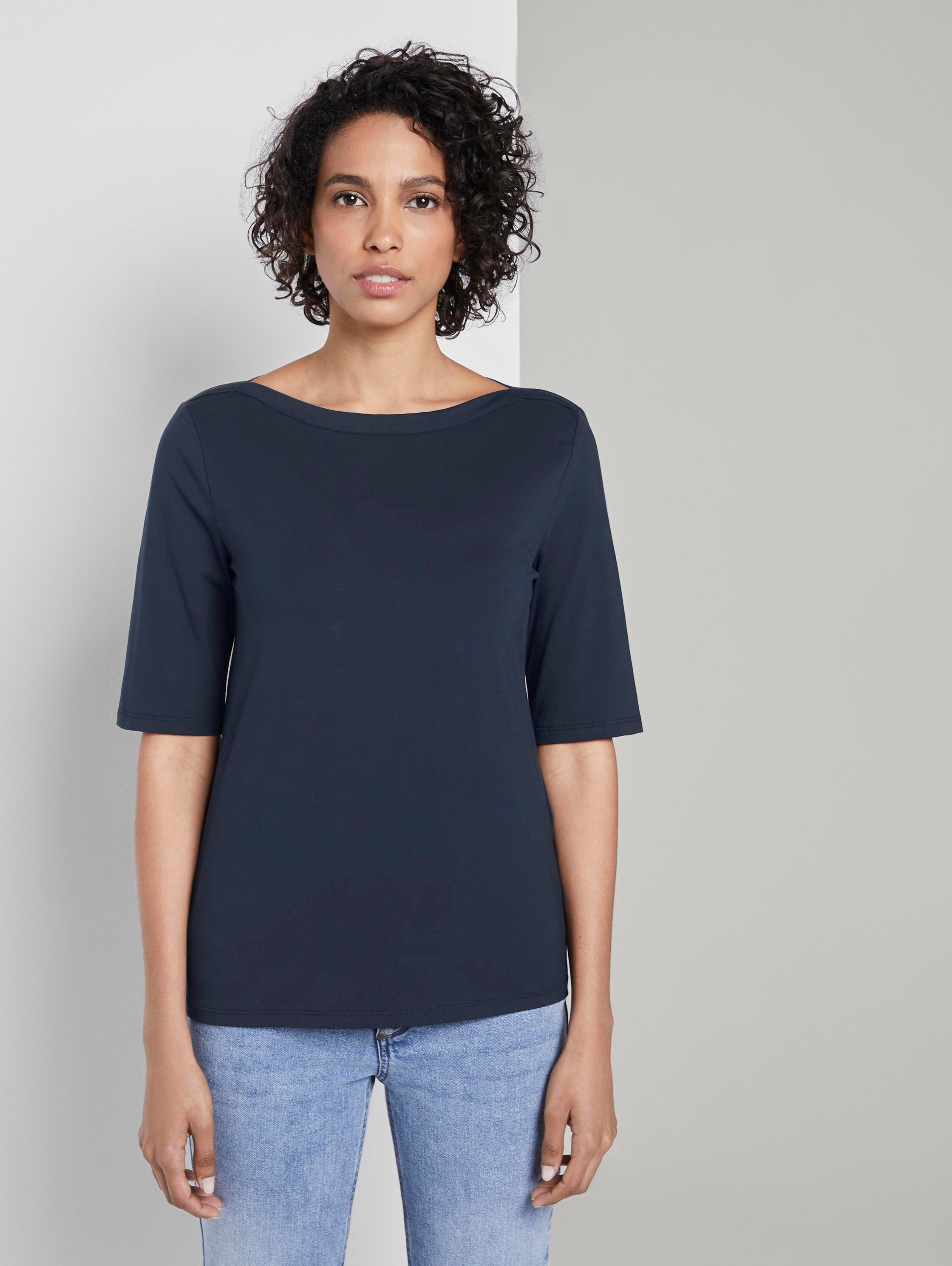 Basic T-shirt - Sky Captain Blue - Nek model vooraanzicht