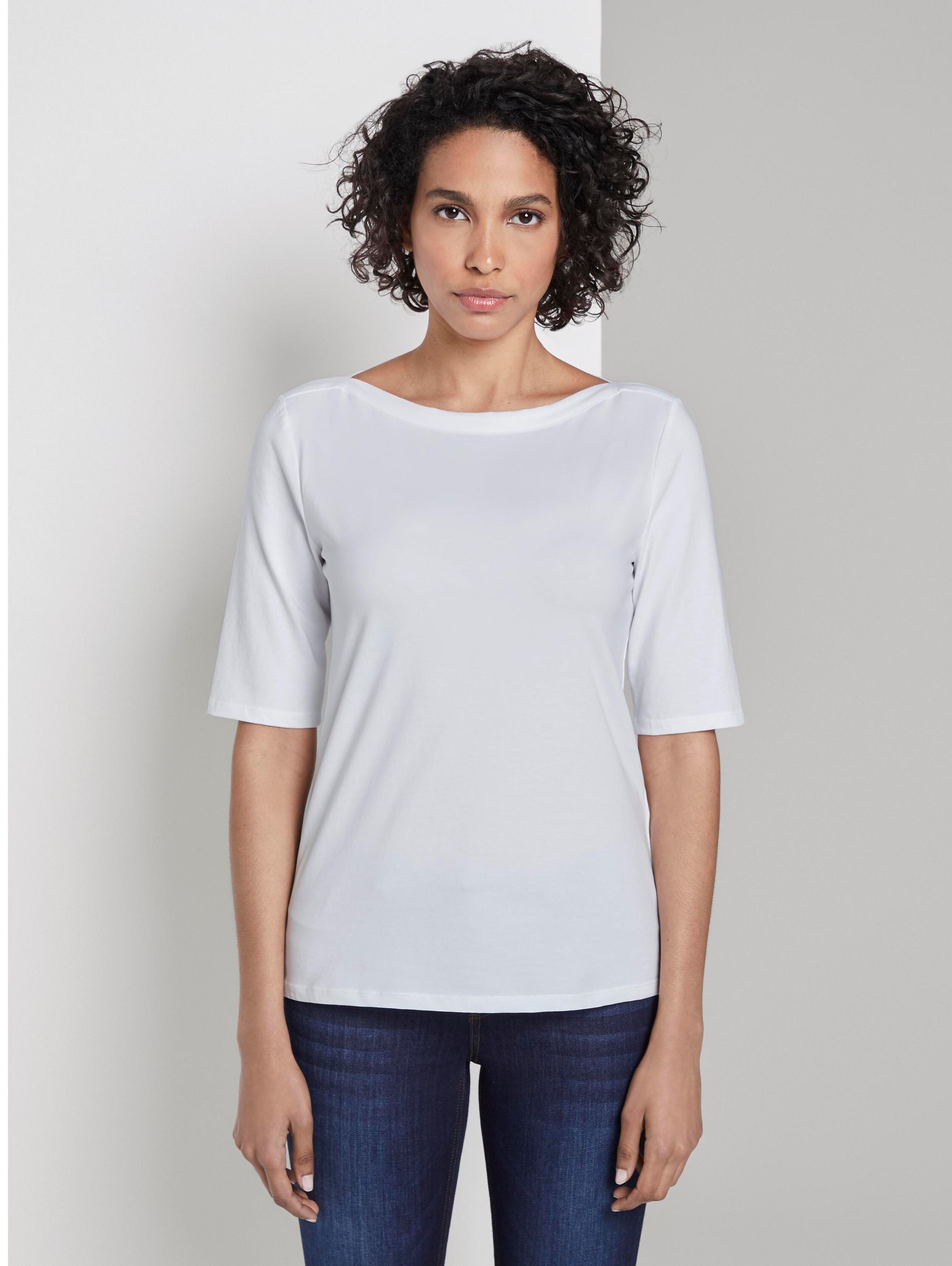 Basic T-shirt - White - Nek model vooraanzicht