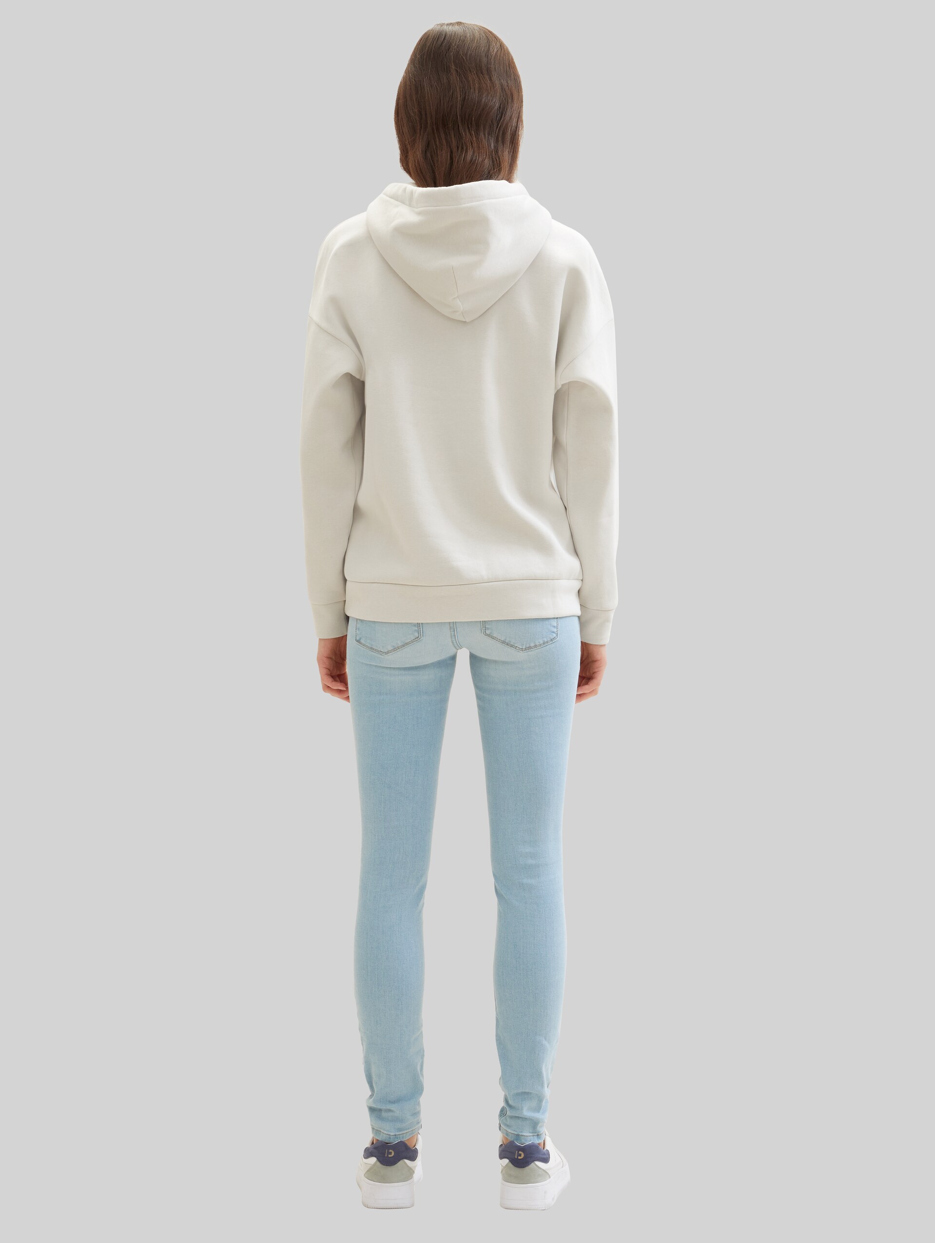 TTJONA EXTRA SKINNY Jeans - Clean Light Stone Blue Denim - Auschnitt Model-Rückansicht