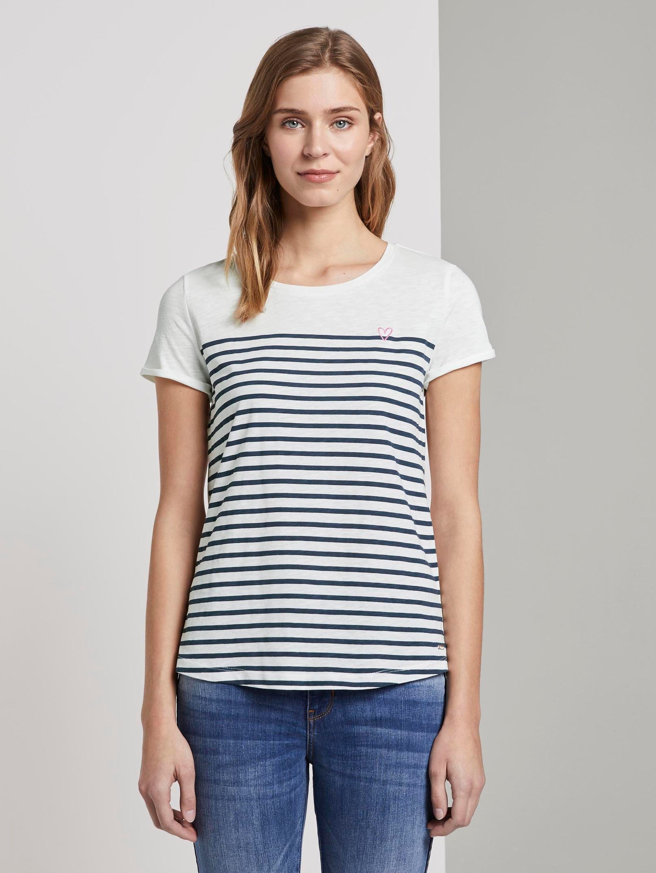 Gestreiftes T-Shirt mit kleiner Stickerei - navy white stripe - Ausschnitt Model-Vorderansicht