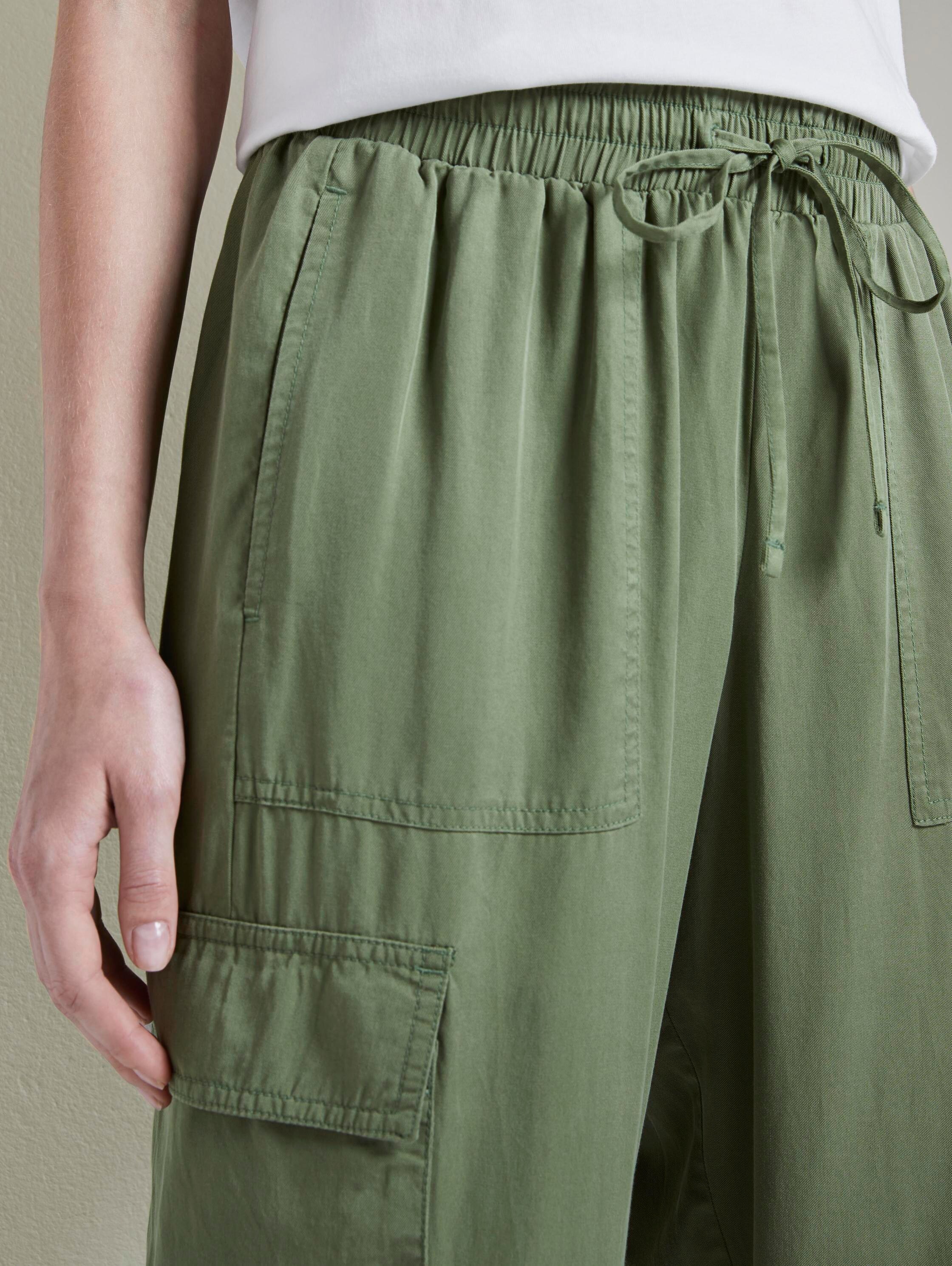 Nena & Larissa: Weiche Cargo-Hose im Utility-Look - dull moss green