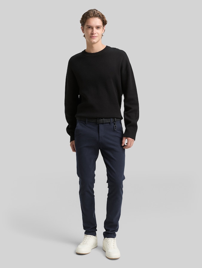 Chino met rechte pasvorm en riem door Denim Male, navy dobby yarn dye