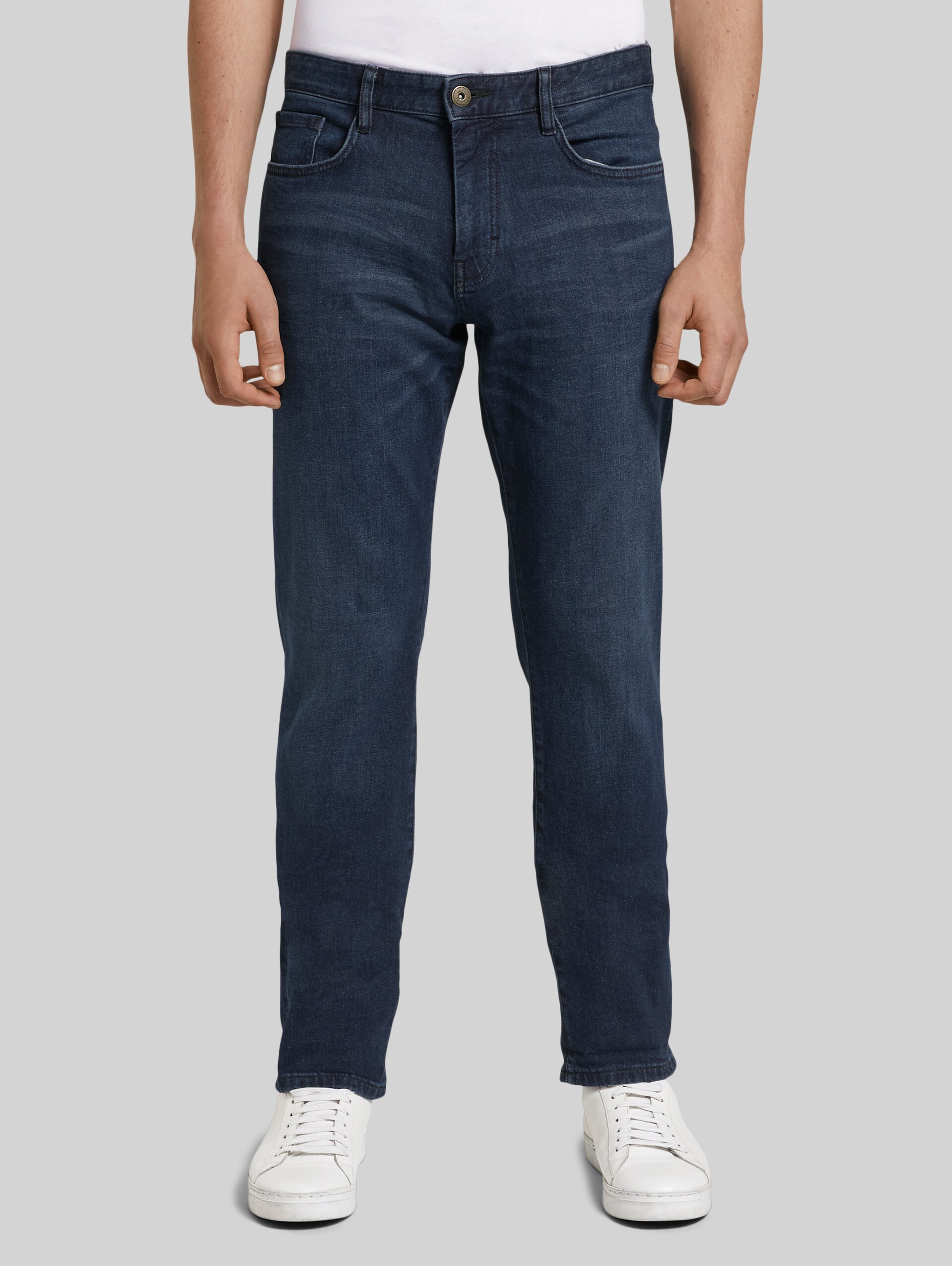 Marvin Straight Jeans - Blue Rinse Denim - Model-Vorderansicht