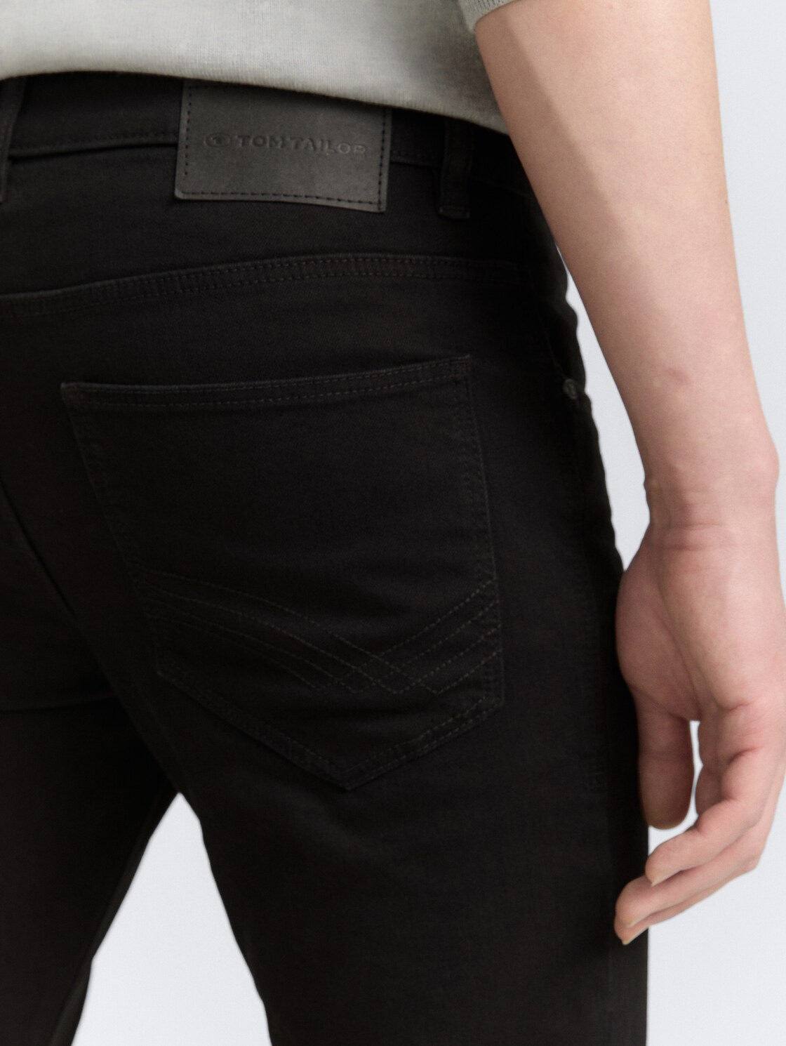 TTTROY SLIM Jeans - black black denim - Detail-Model-Ansicht